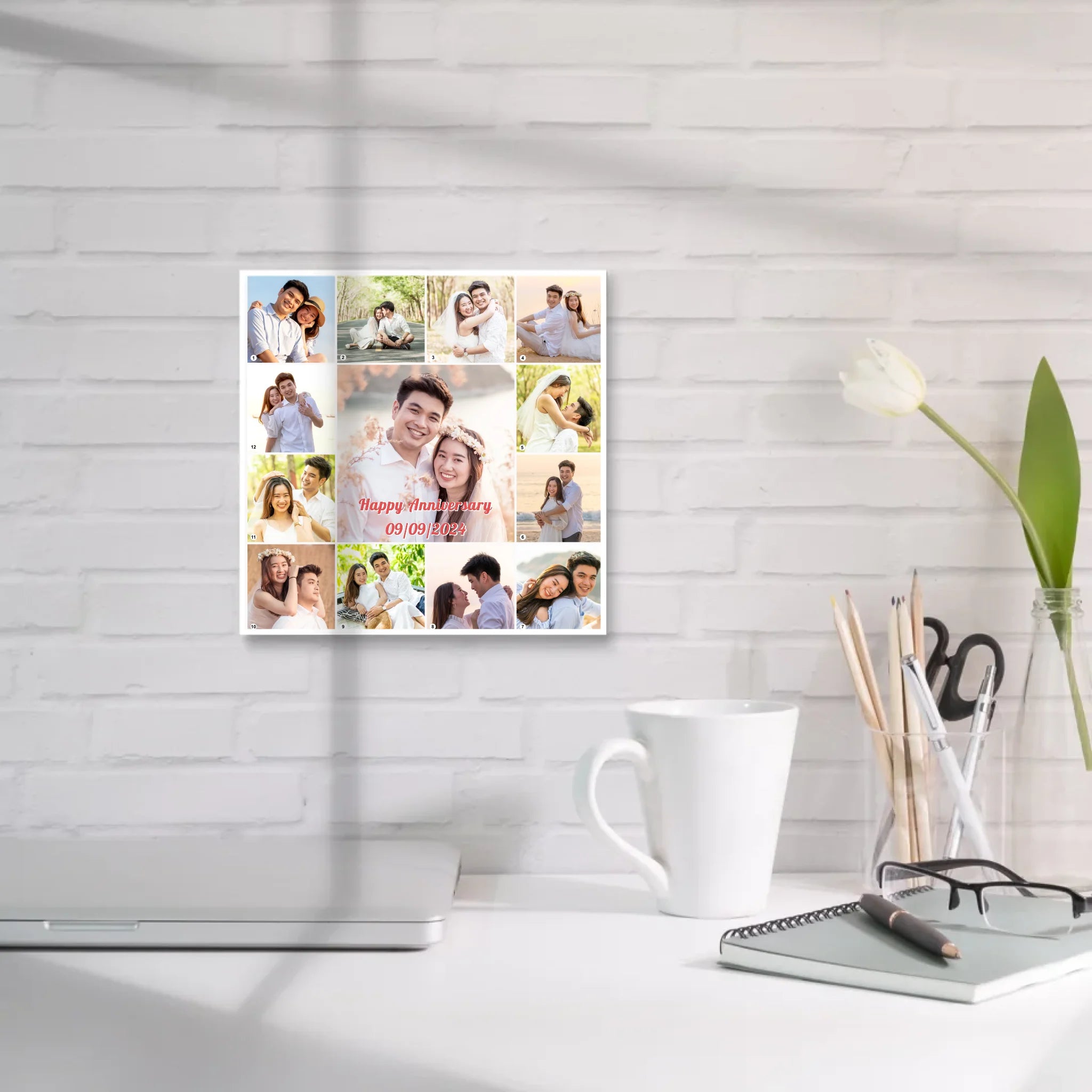 กรอยลอยแขวนบนผนังในห้องทำงาน