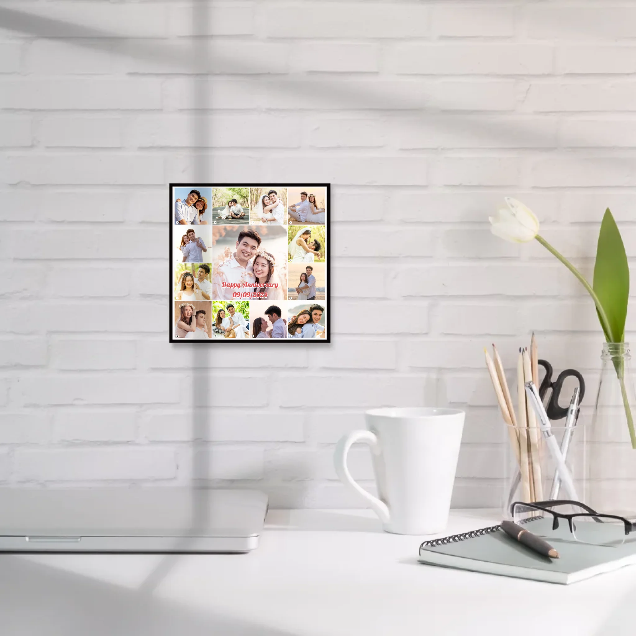 กรอยลอยแขวนบนผนังในห้องทำงาน