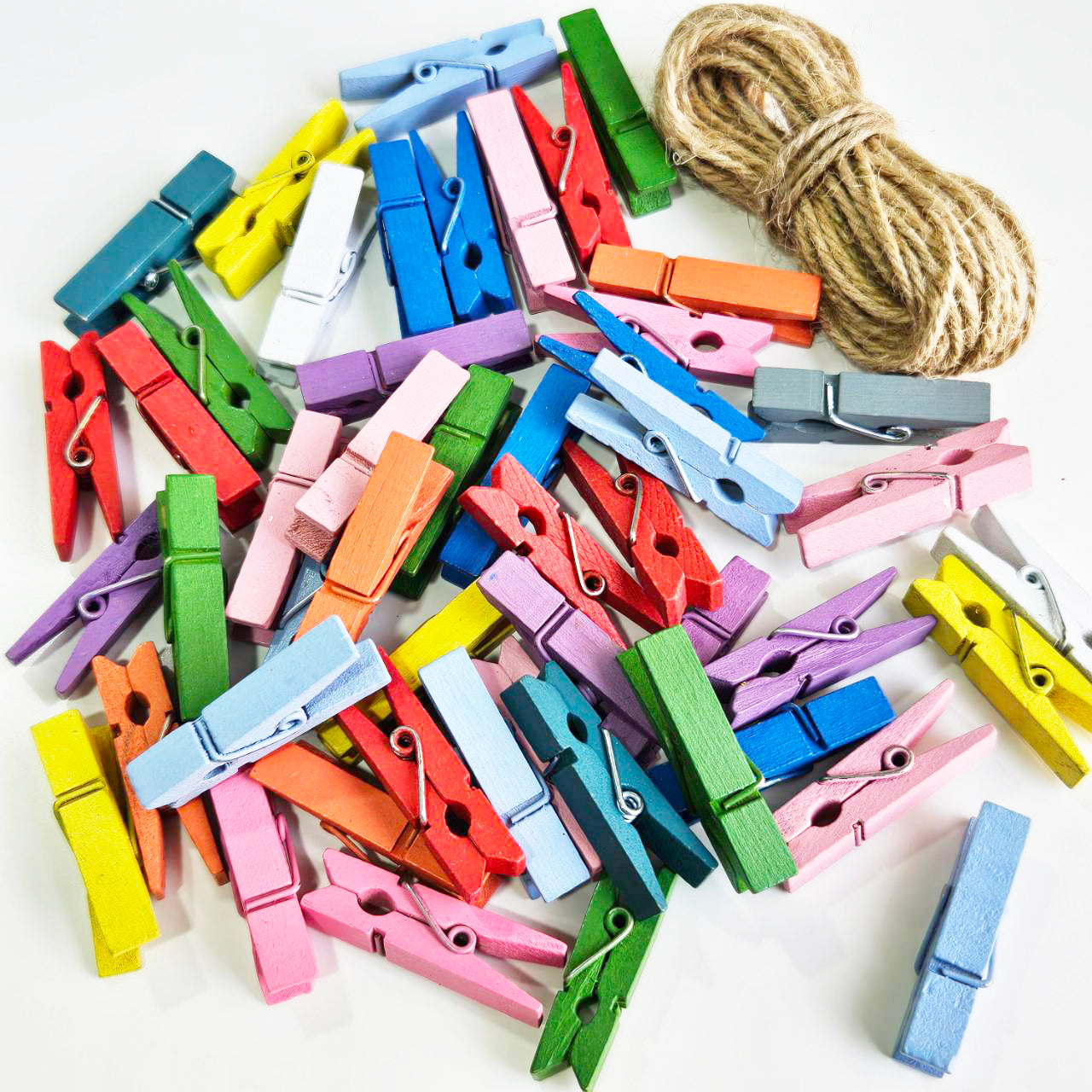 ไม้หนีบคละสี 50 ตัว + แถมฟรี! เชือกปอยาว 5 เมตร