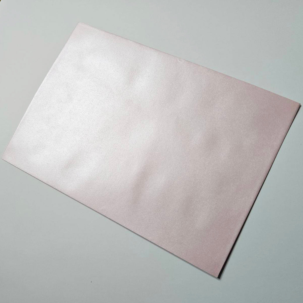 Card Envelope – ซองใส่การ์ดขนาด 5x7 นิ้ว สีชมพูประกายมุก ฝาหยัก (แพ็ค 50 ซอง)