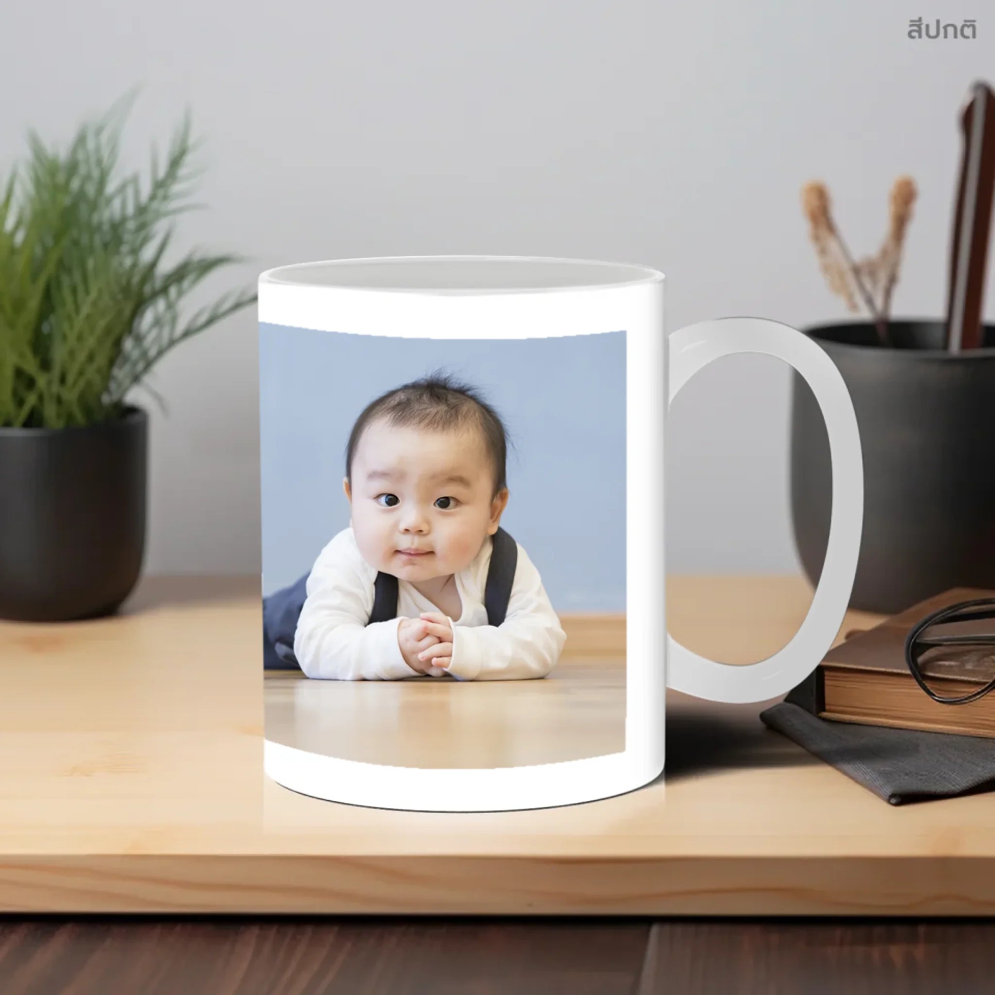 แก้วกาแฟ วางบนโต๊ะทำงาน