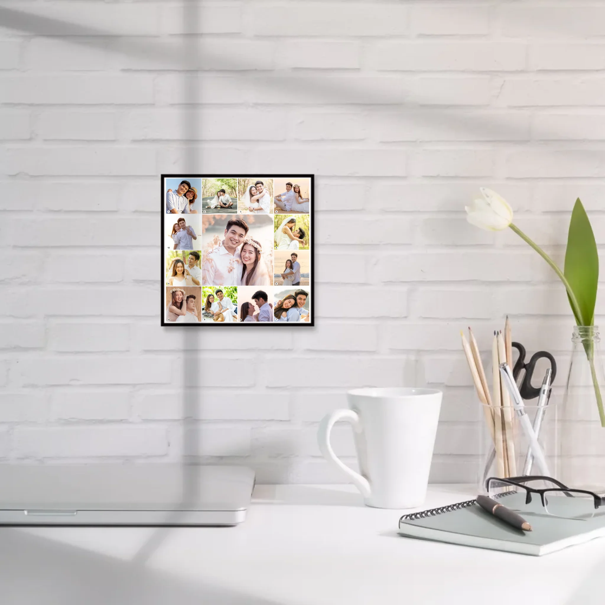กรอยลอยแขวนบนผนังในห้องทำงาน