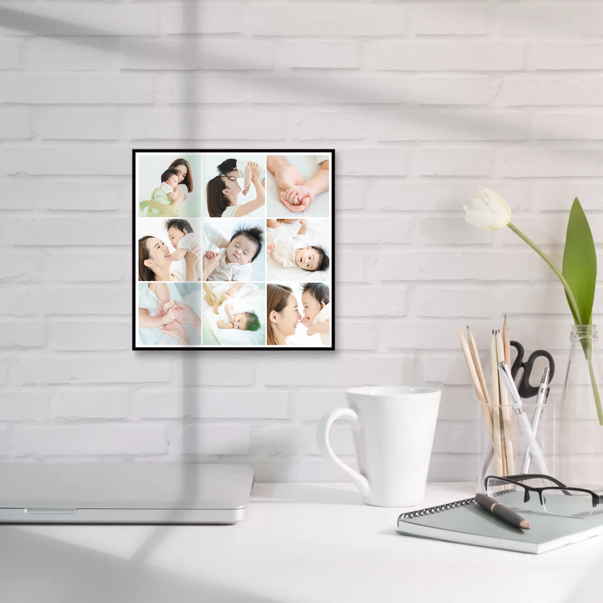 กรอยลอยแขวนบนผนังในห้องทำงาน
