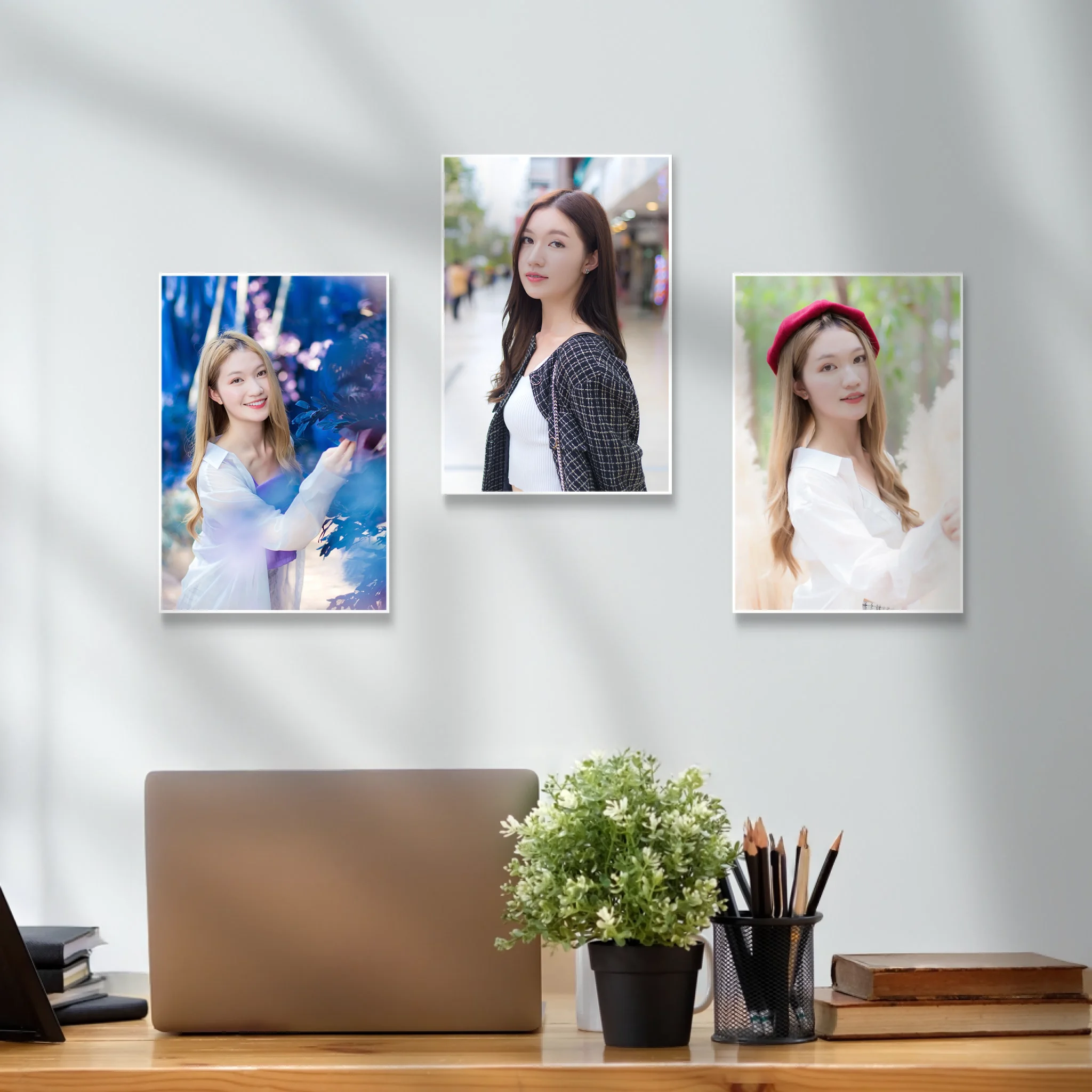 กรอบลอย 3 ชิ้น แขวนบนผนังในบ้าน
