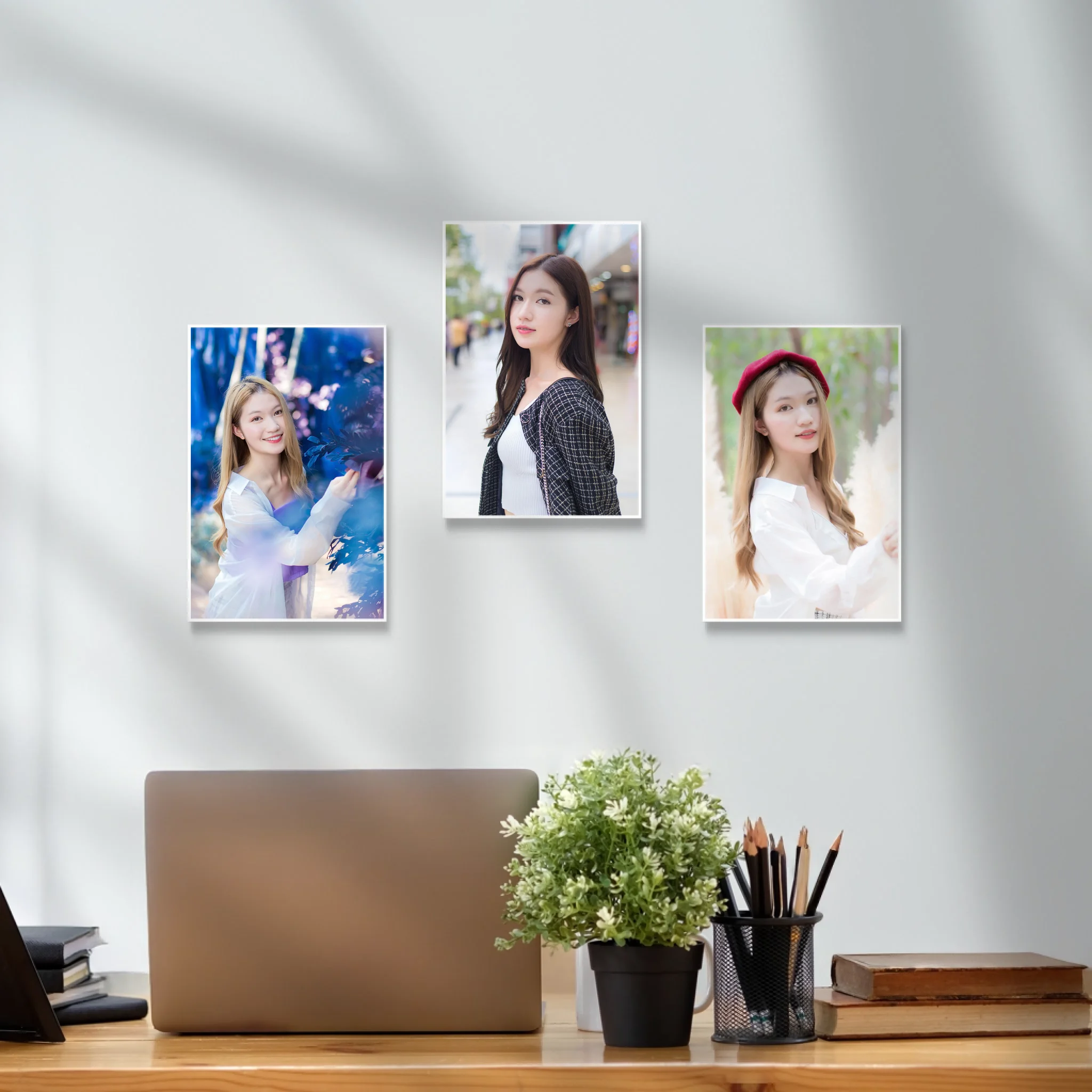 กรอบลอย 3 ชิ้น แขวนบนผนังในบ้าน