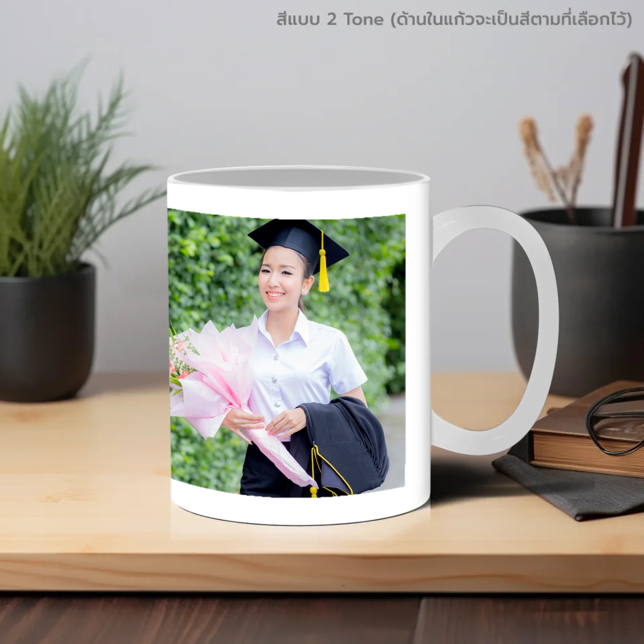 แก้วกาแฟ วางบนโต๊ะทำงาน