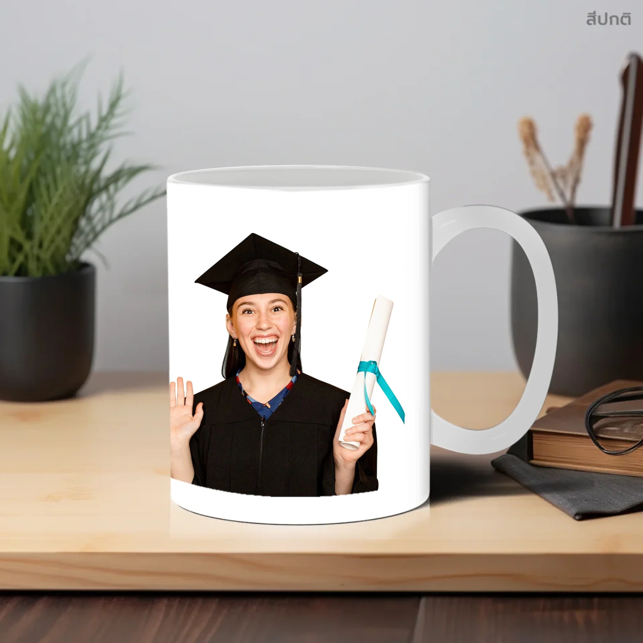 แก้วกาแฟ วางบนโต๊ะทำงาน
