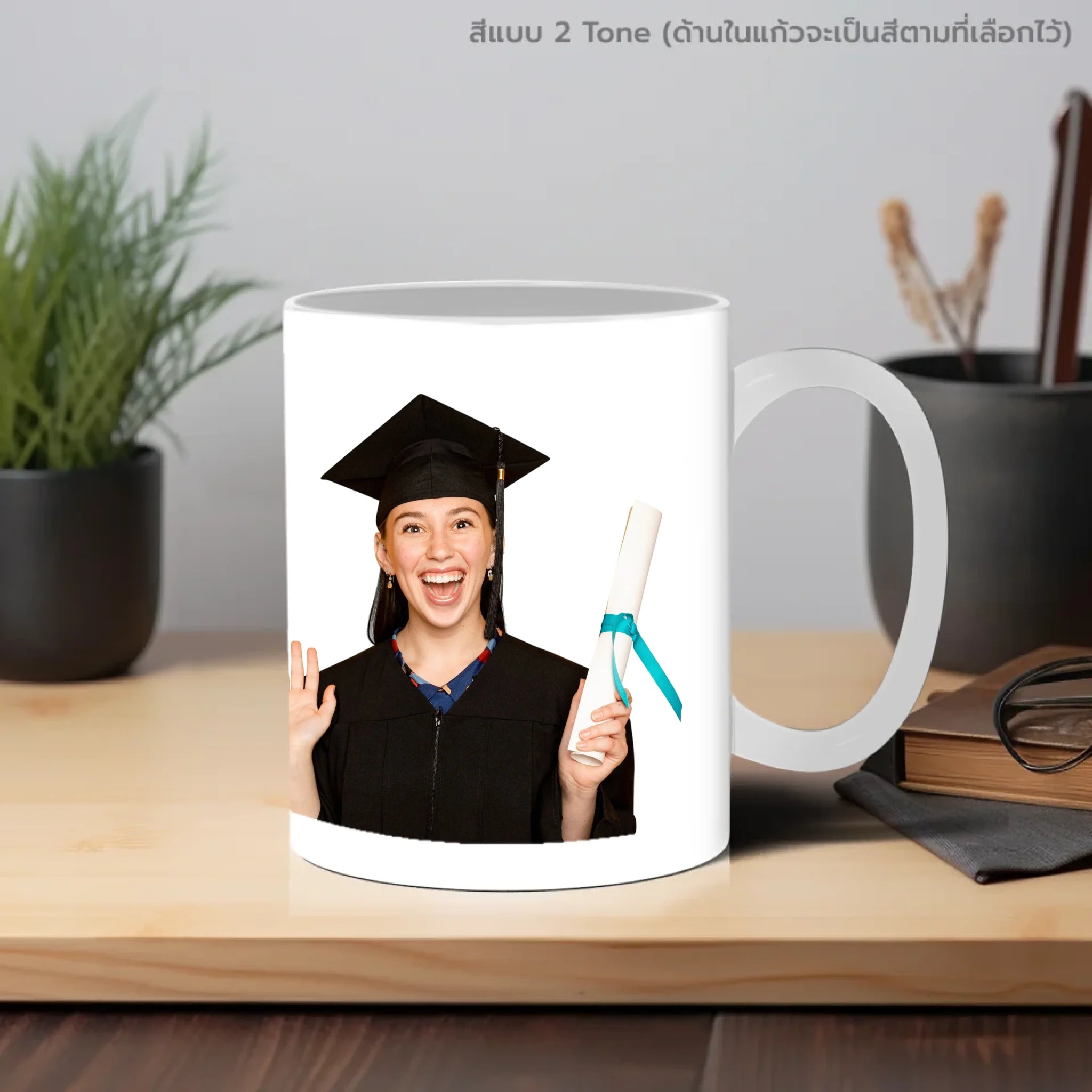 แก้วกาแฟ วางบนโต๊ะทำงาน