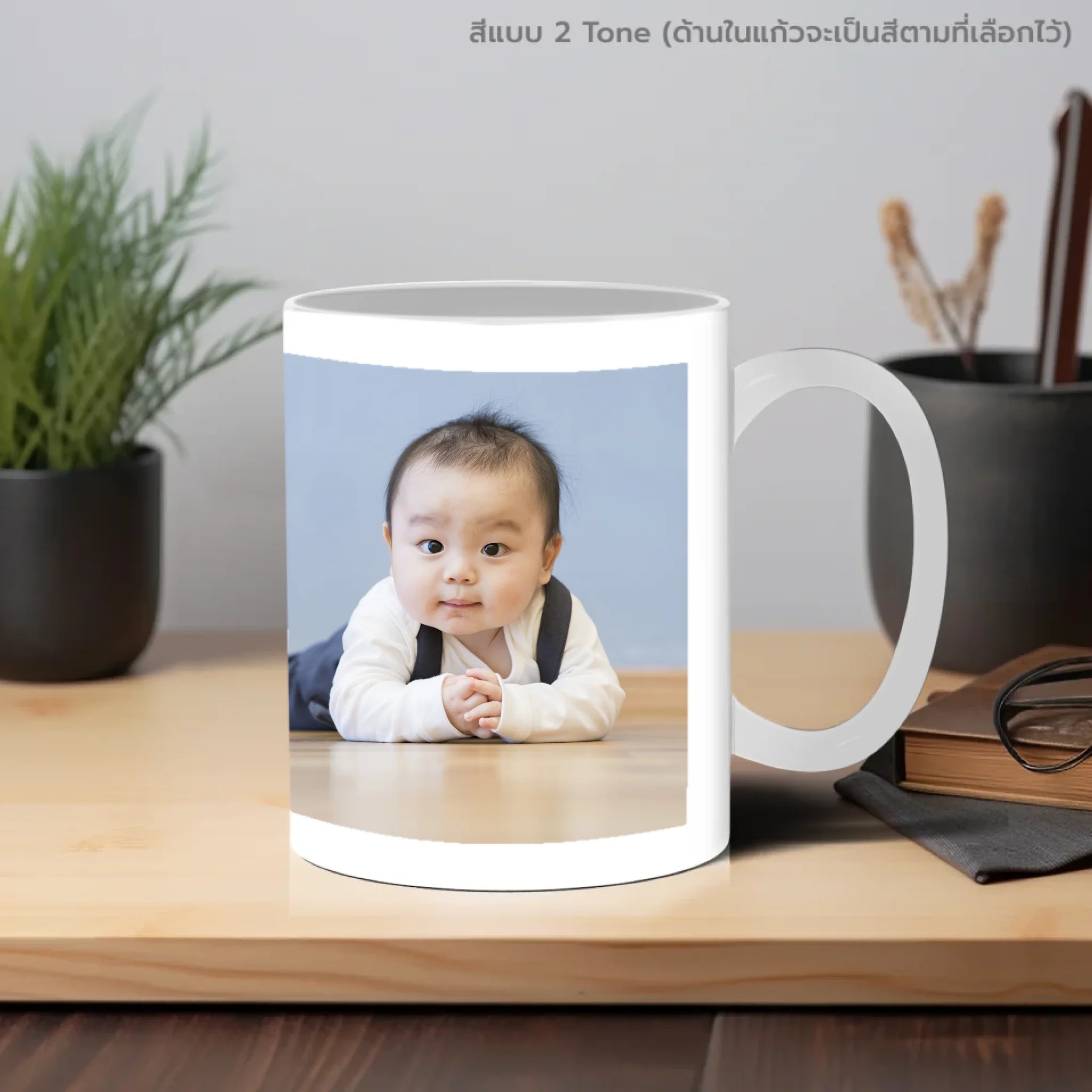 แก้วกาแฟ วางบนโต๊ะทำงาน