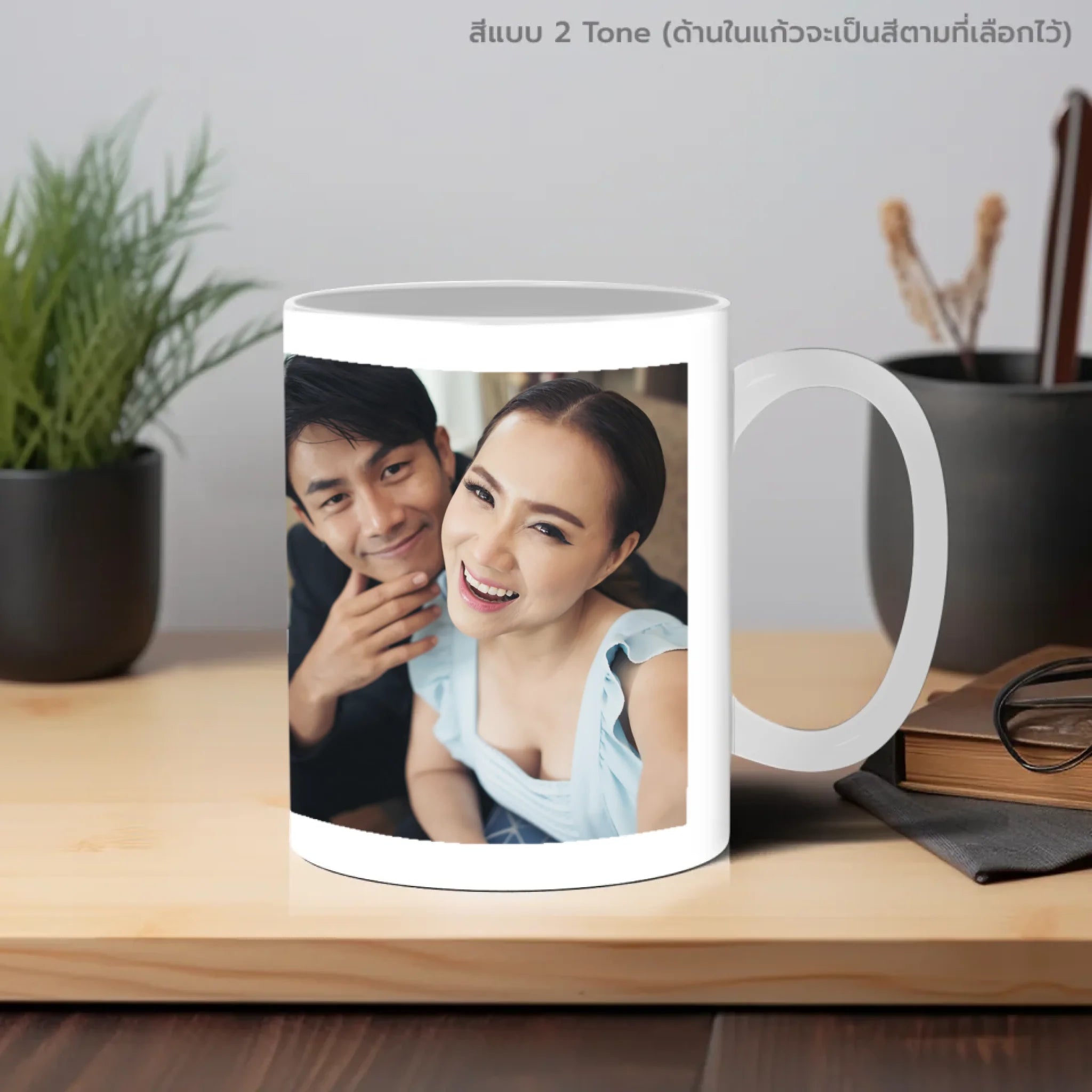 แก้วกาแฟ วางบนโต๊ะทำงาน