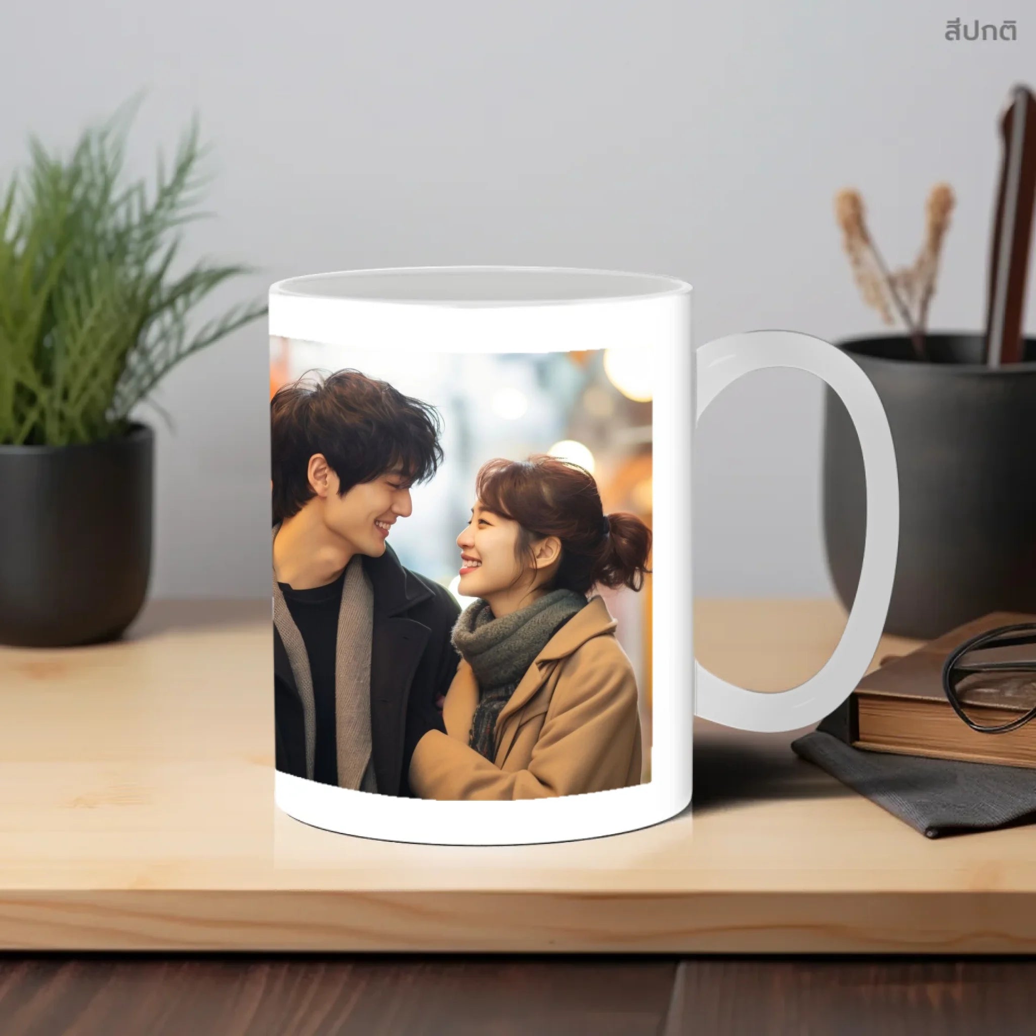แก้วกาแฟ วางบนโต๊ะทำงาน