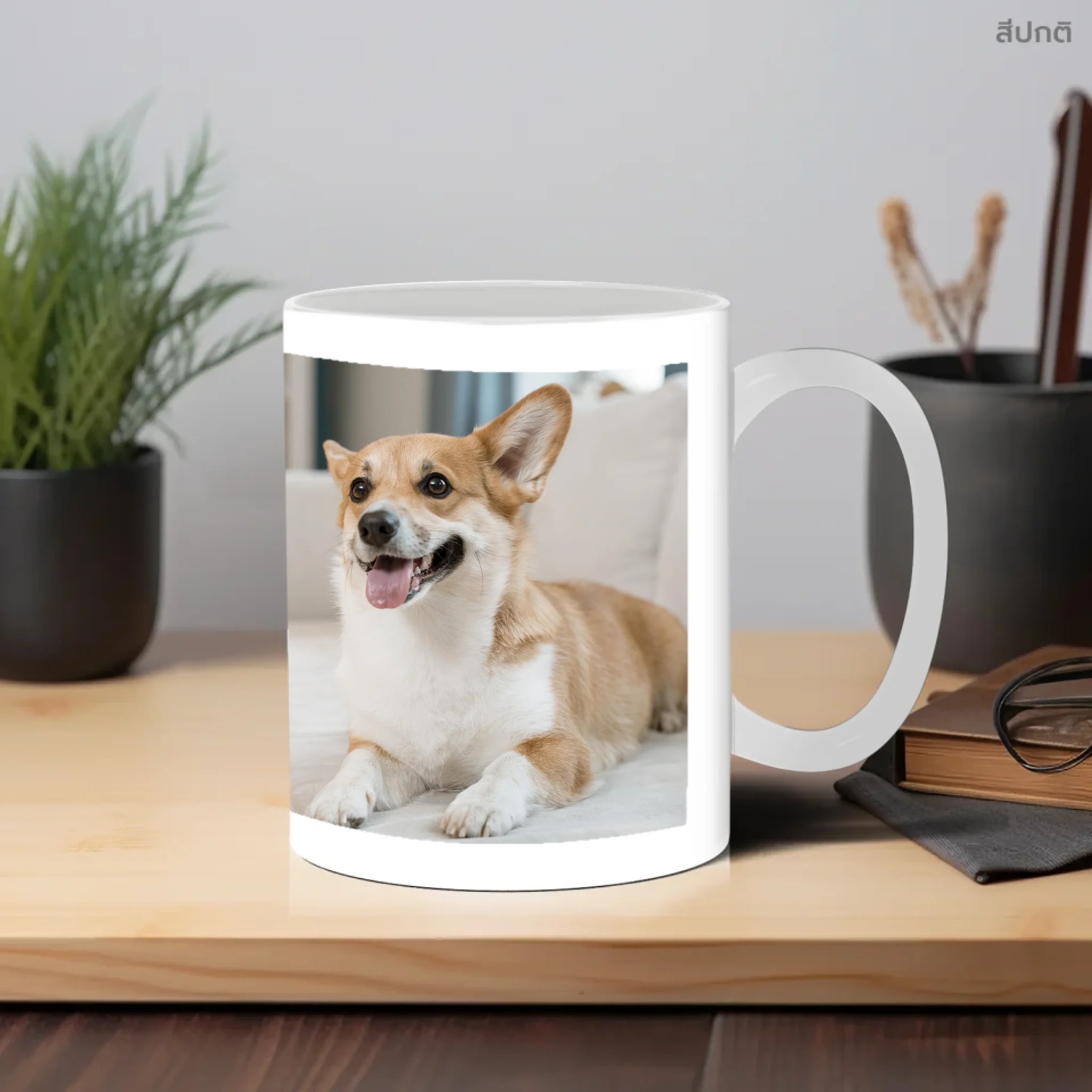 แก้วกาแฟ วางบนโต๊ะทำงาน