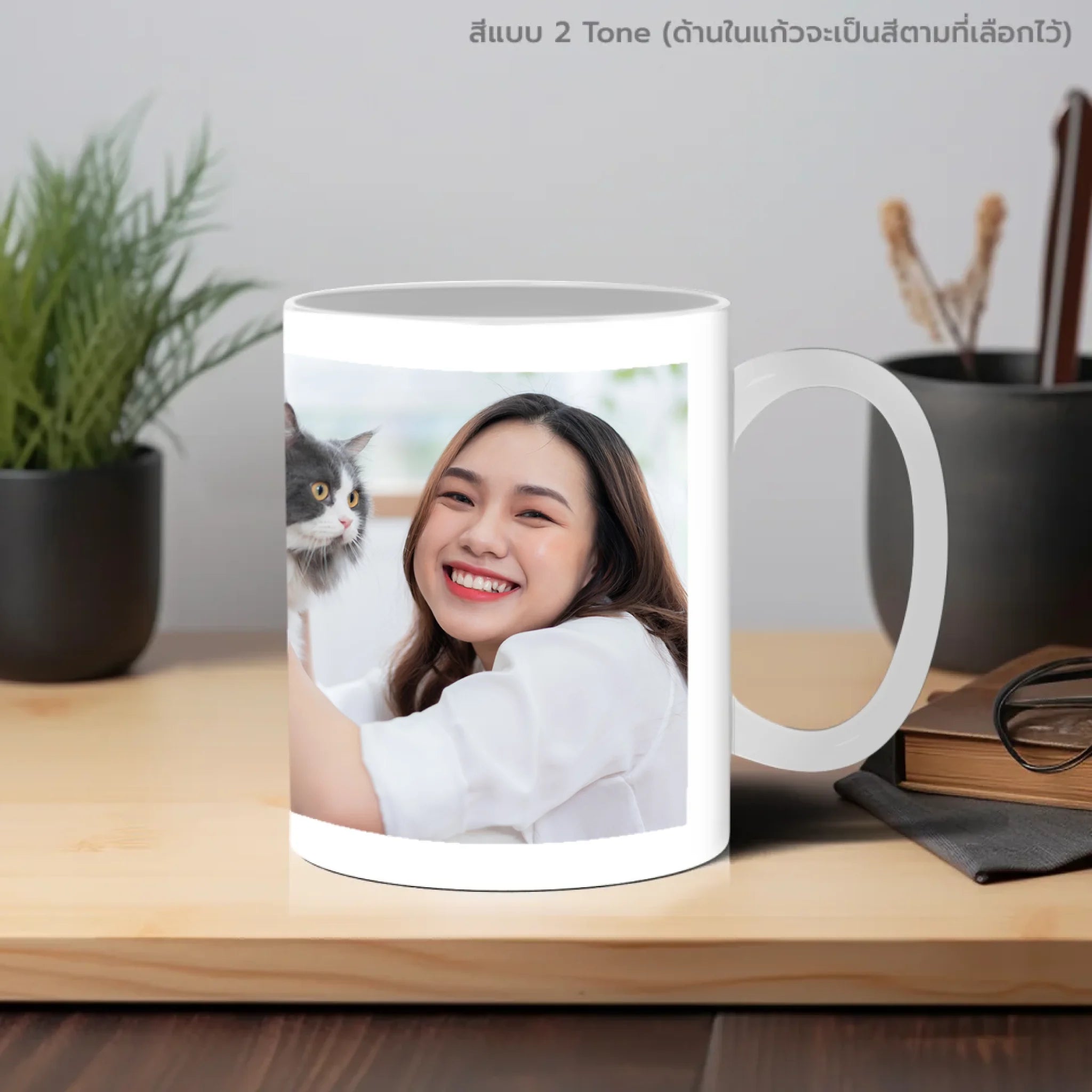 แก้วกาแฟ วางบนโต๊ะทำงาน