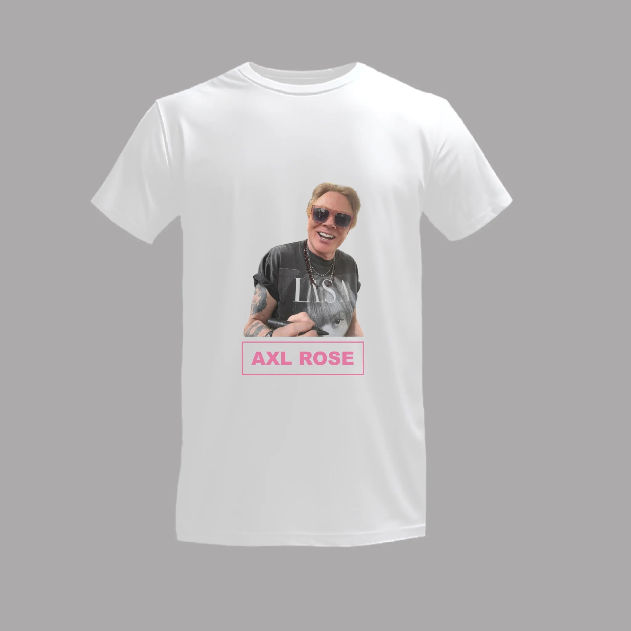 เสื้อยืดพิมพ์ลาย บนพื้นสีขาว