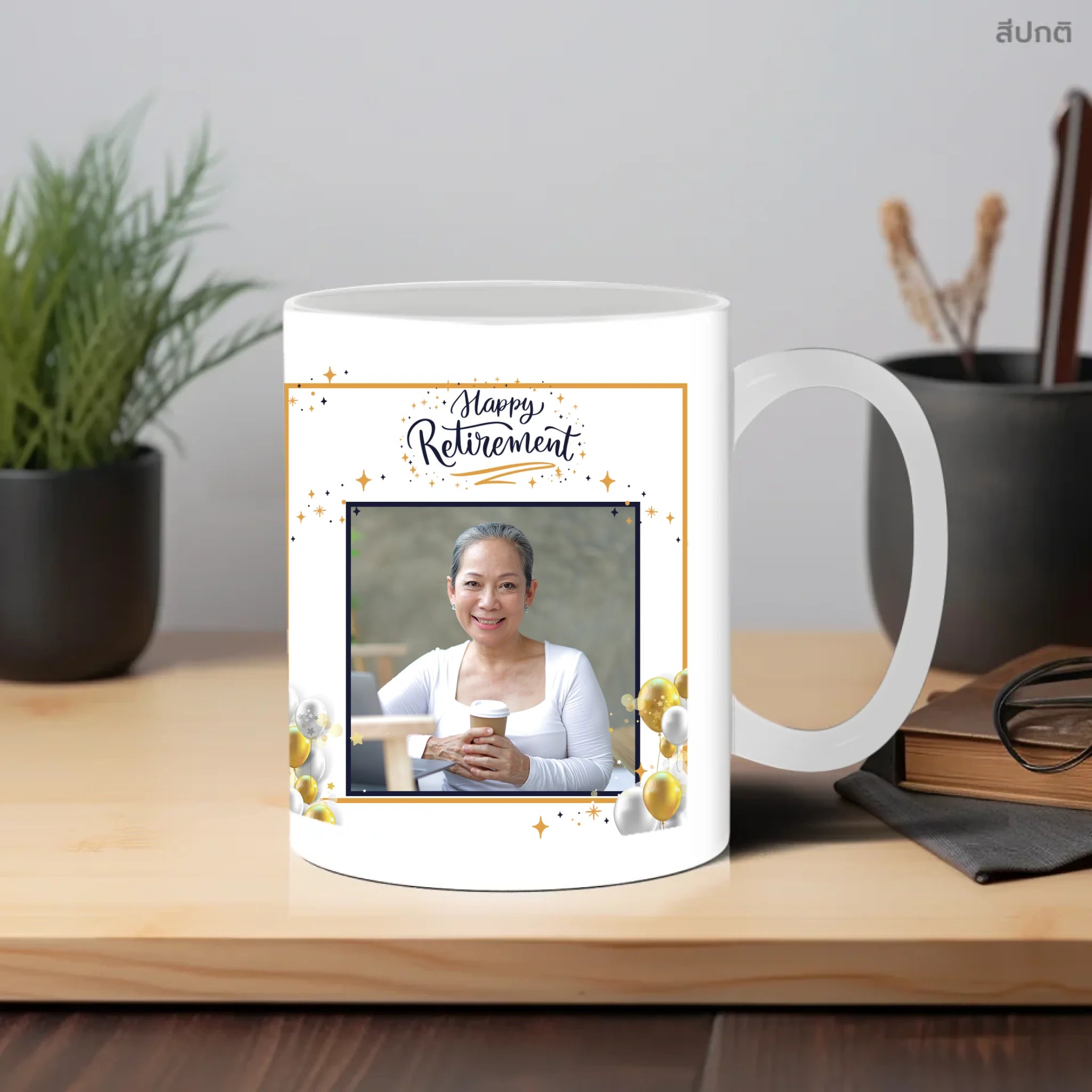 แก้วกาแฟ วางบนโต๊ะทำงาน