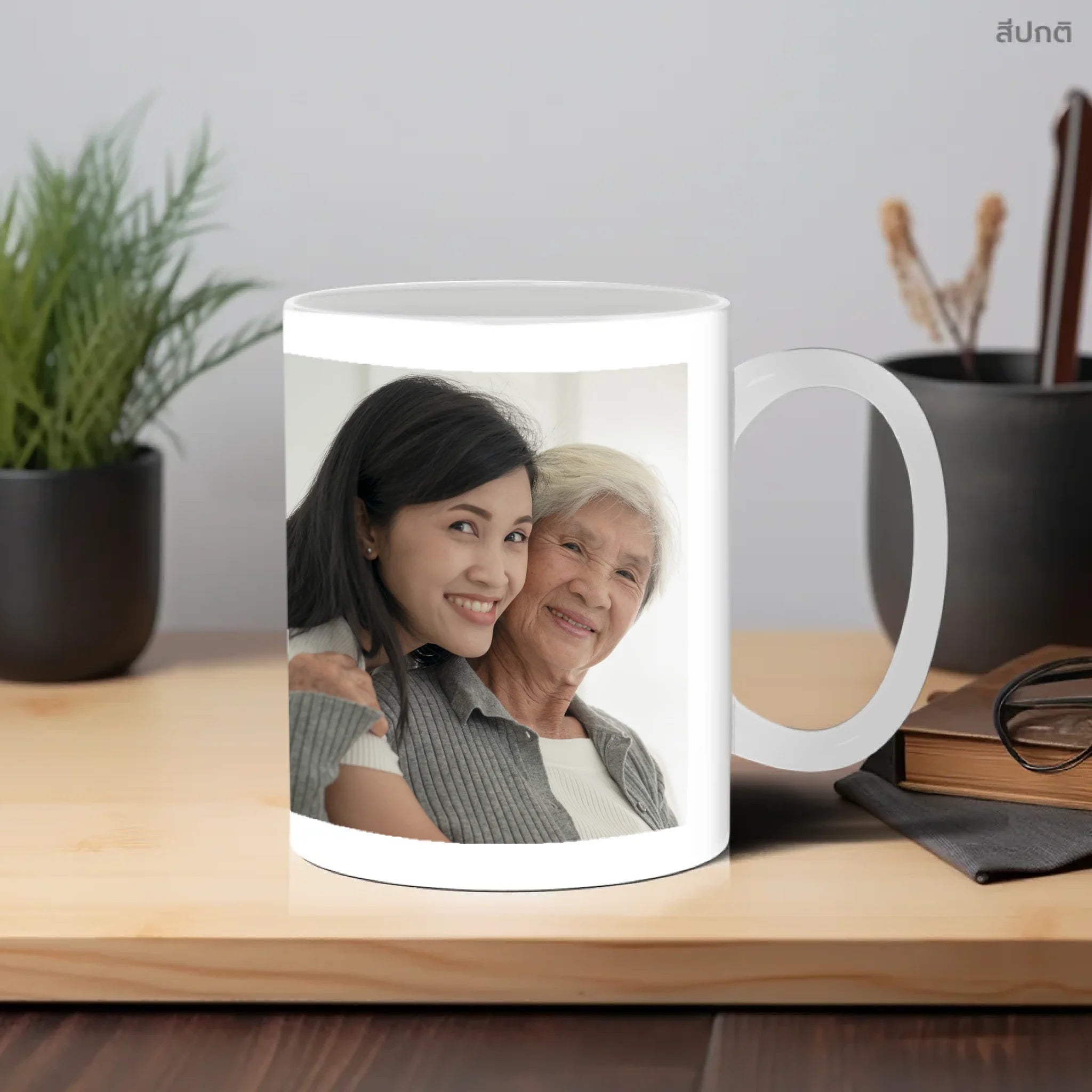 แก้วกาแฟ วางบนโต๊ะทำงาน