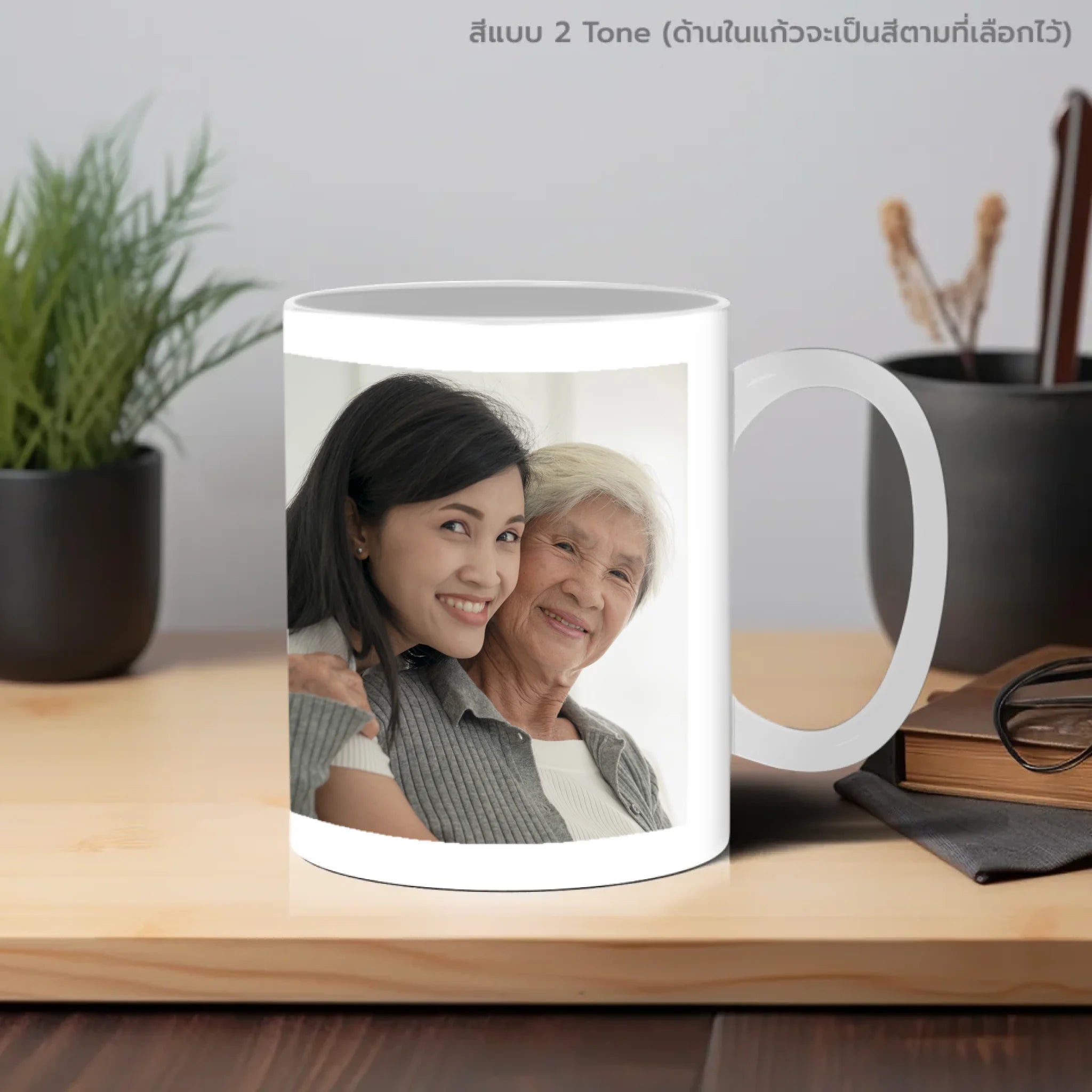 แก้วกาแฟ วางบนโต๊ะทำงาน