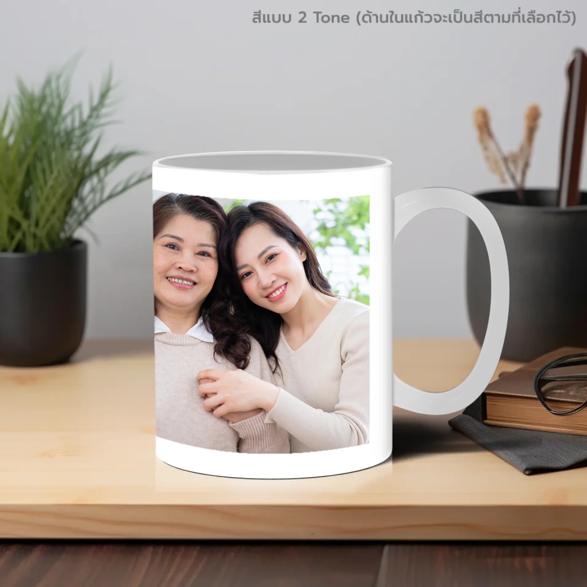 แก้วกาแฟ วางบนโต๊ะทำงาน