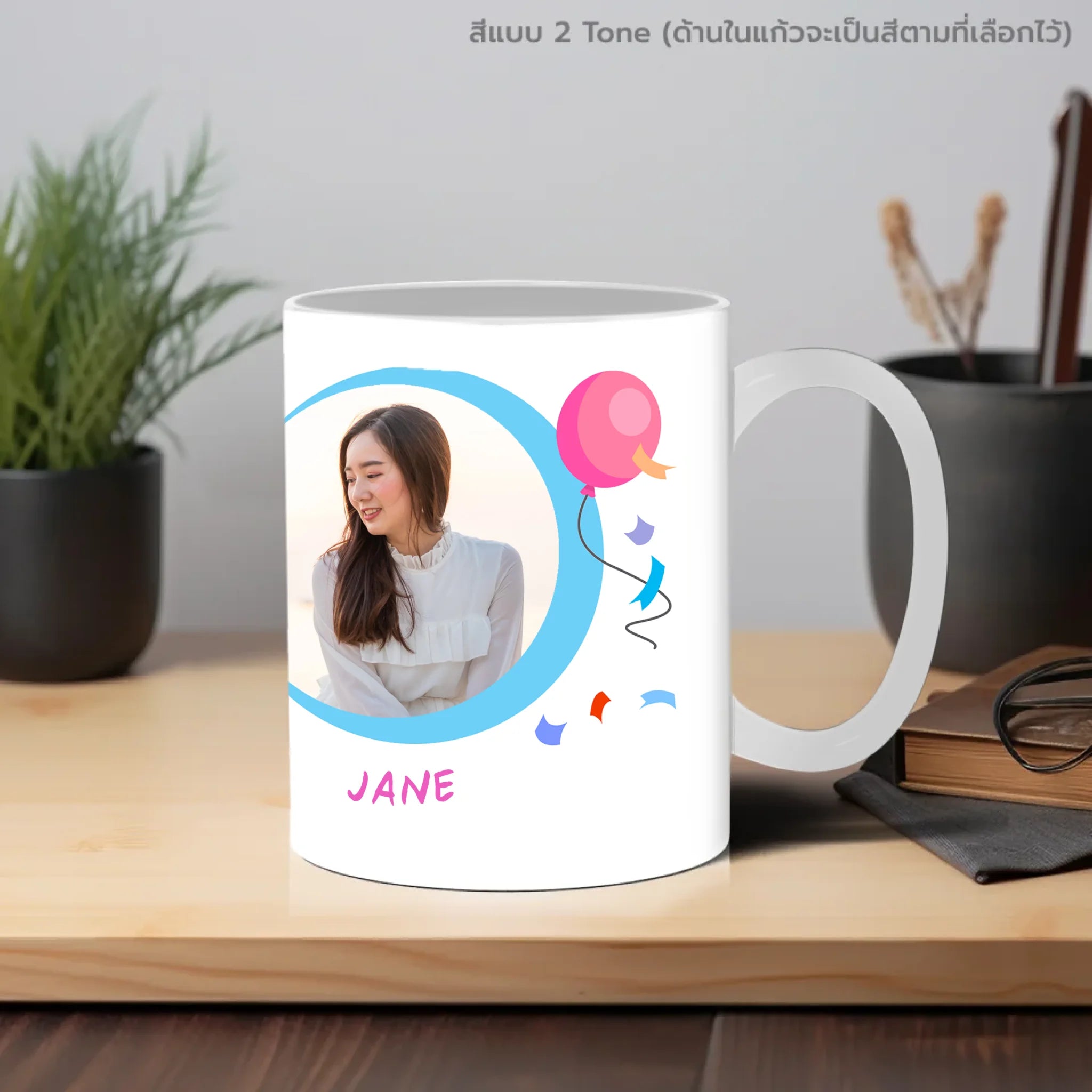 แก้วกาแฟ วางบนโต๊ะทำงาน
