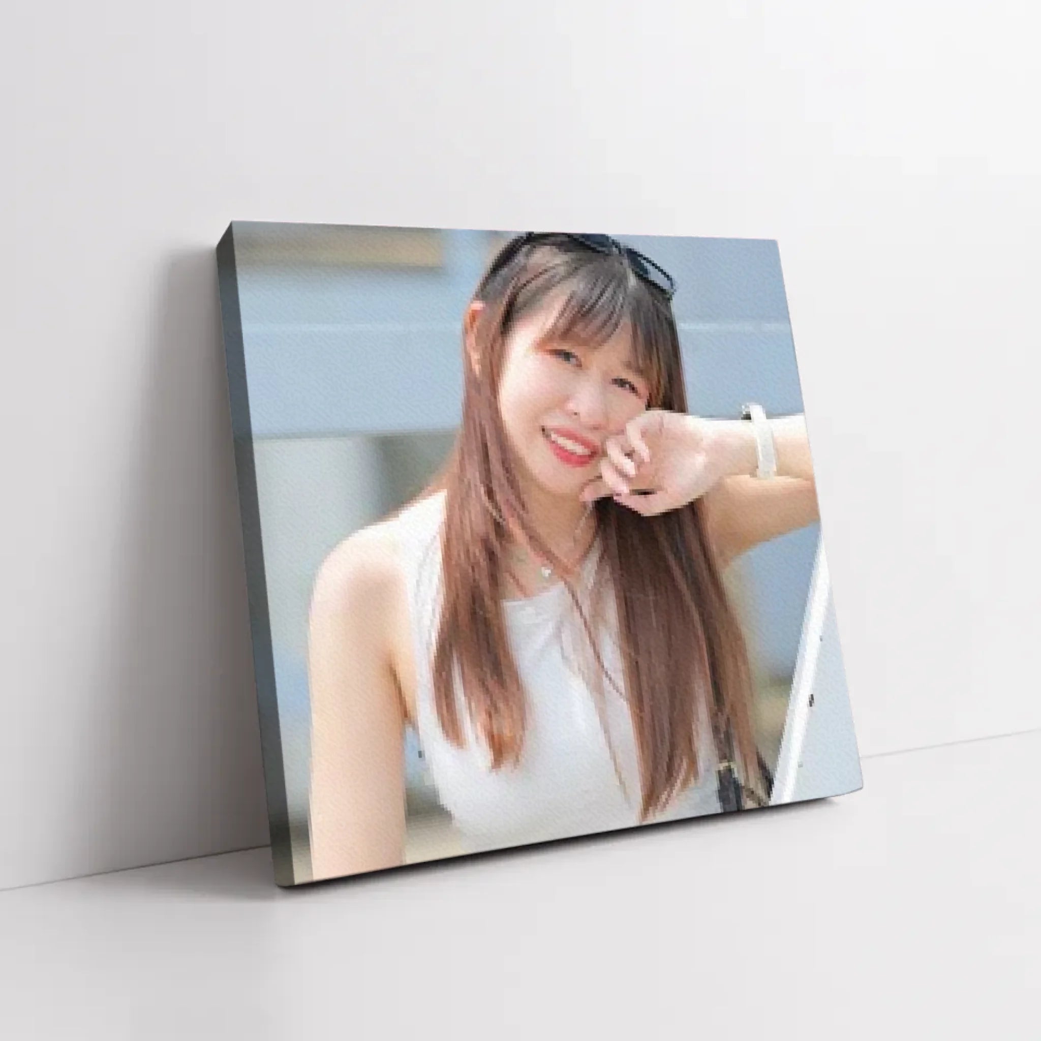 ภาพพิมพ์แคนวาส วางอยู่บนพื้นที่เป็นสีขาว