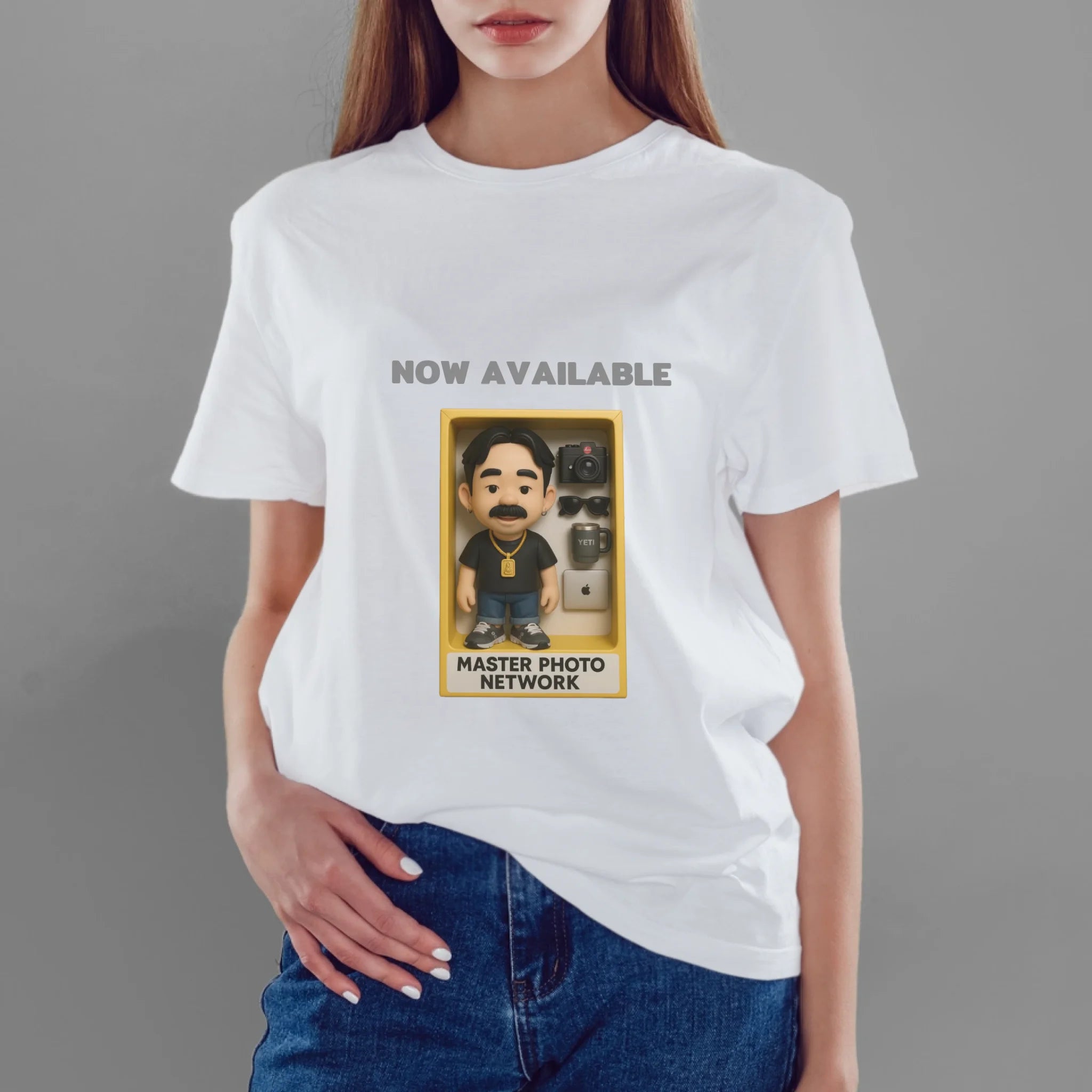 ผู้หญิงใส่เสื้อยืด กางเกงยีนส์ 