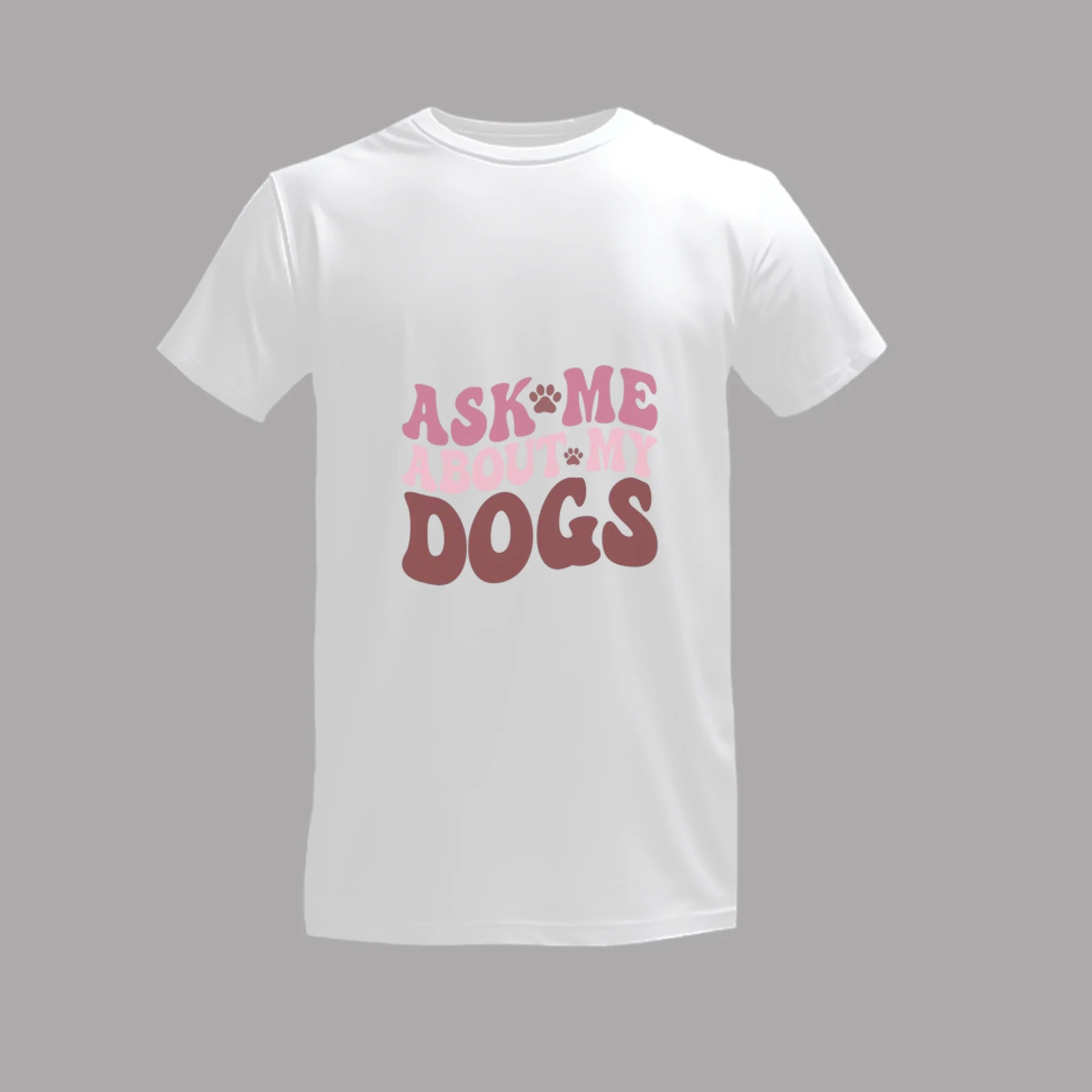 เสื้อยืดพิมพ์ลาย บนพื้นสีขาว