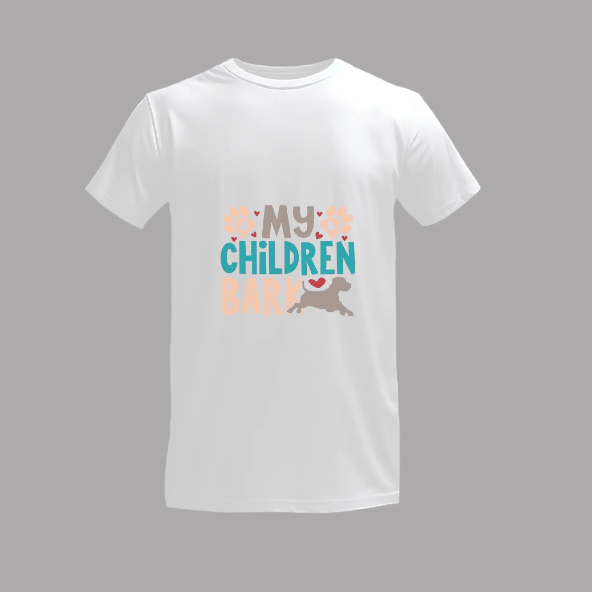 เสื้อยืดพิมพ์ลาย บนพื้นสีขาว