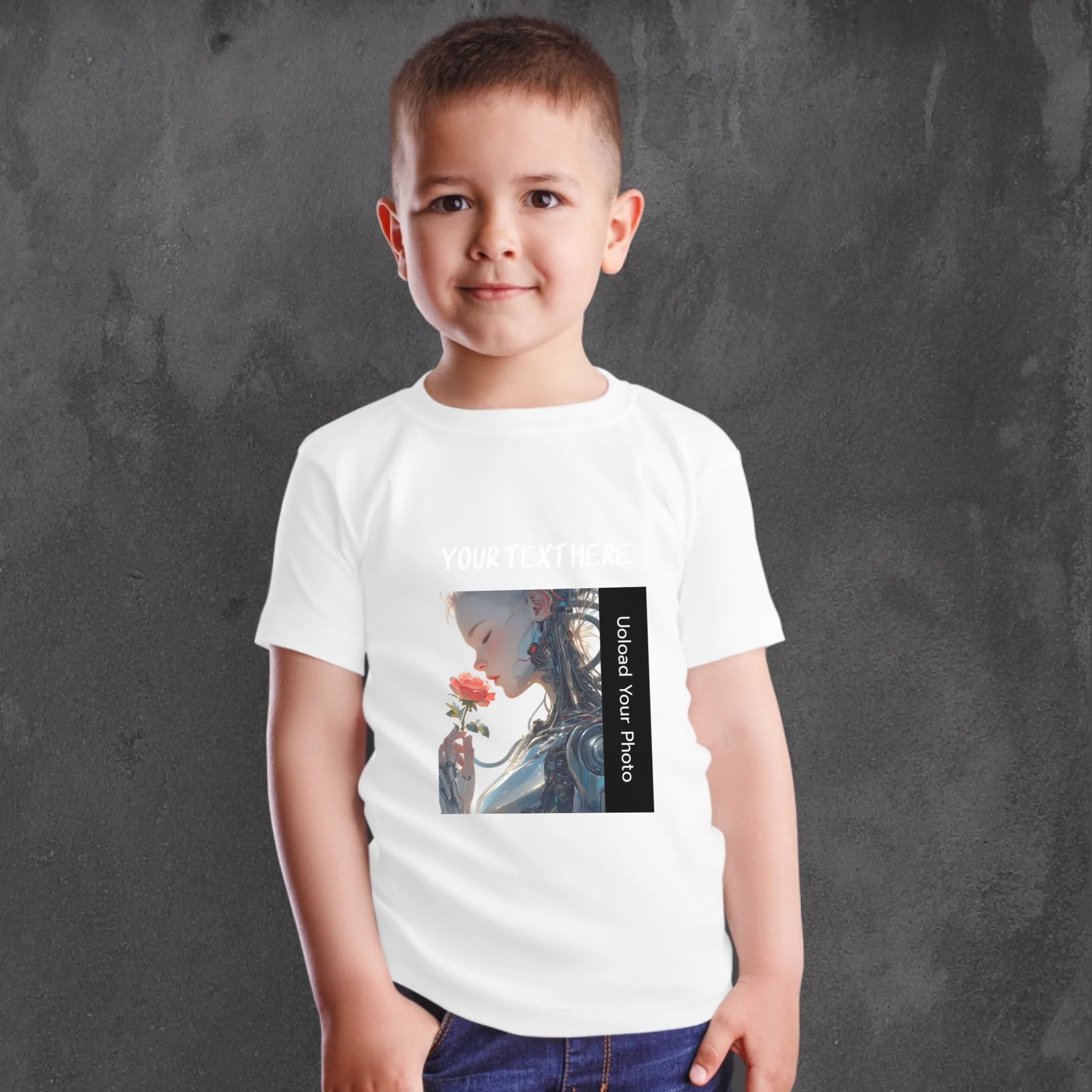 เด็กผู้ชายใส่เสื้อยืดพิมพ์ลาย