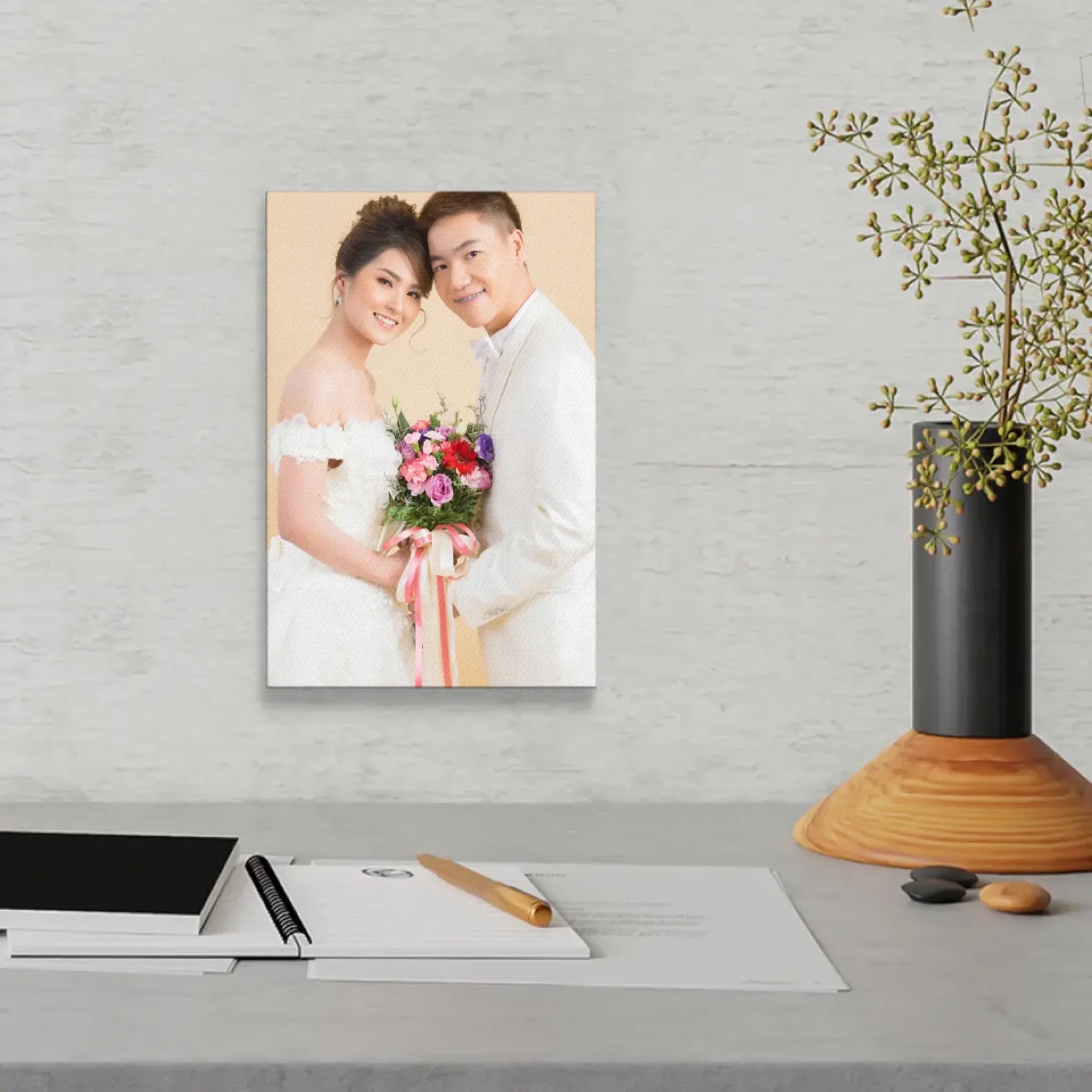 ภาพพิมพ์แคนวาส แขวนอยู่บนโตีะทำงาน