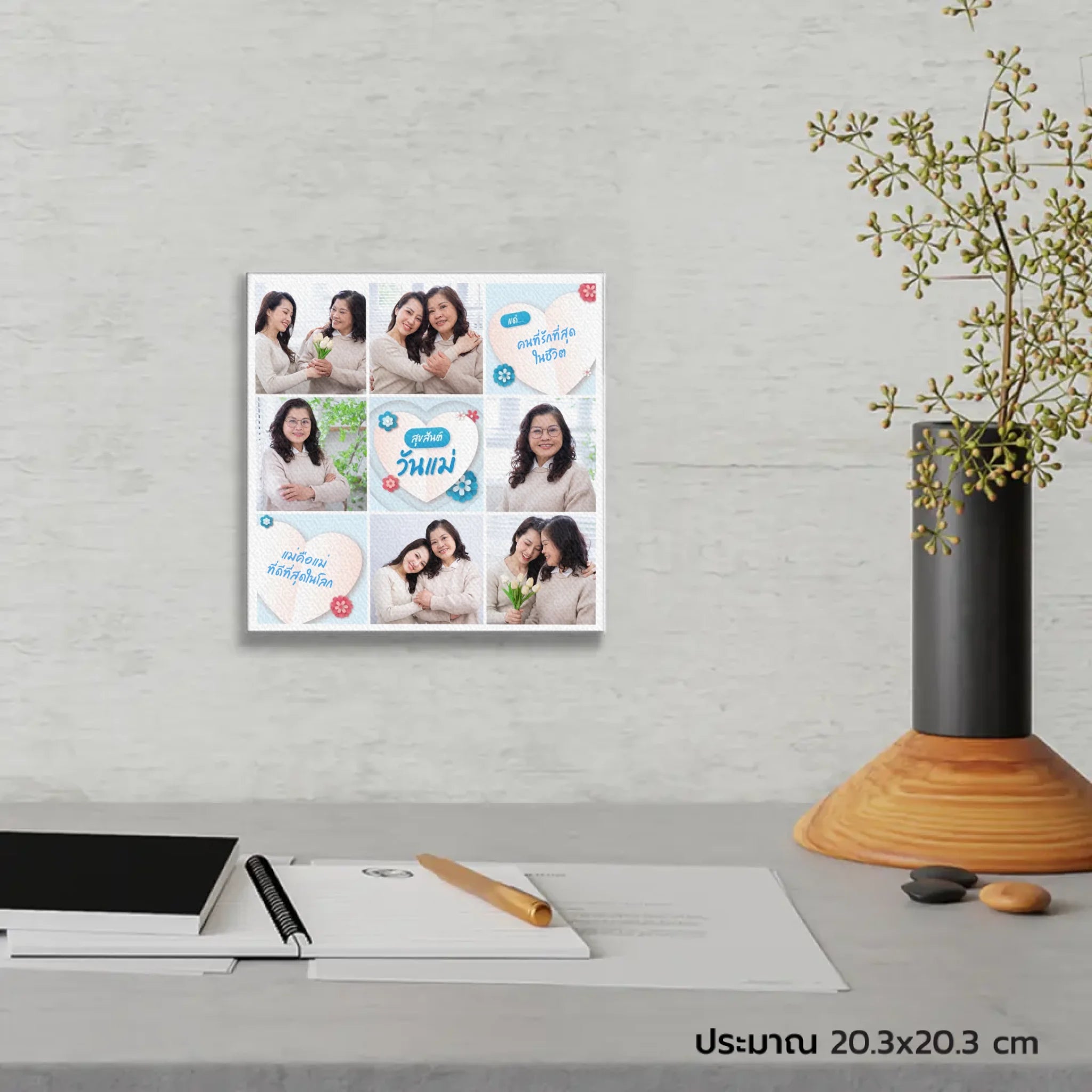 ภาพพิมพ์แคนวาส แขวนอยู่บนโต๊ะทำงาน