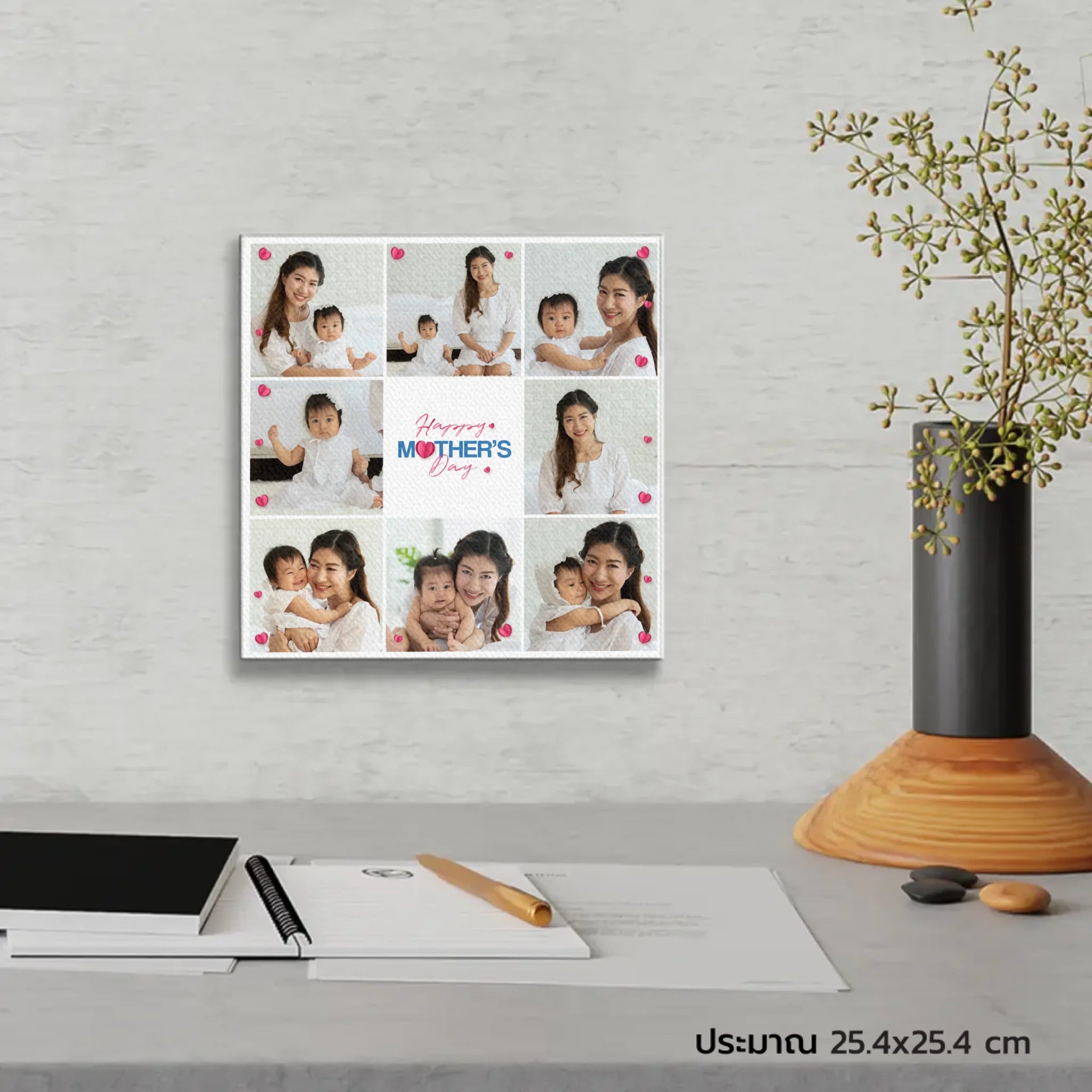 ภาพพิมพ์แคนวาส แขวนอยู่บนโต๊ะทำงาน