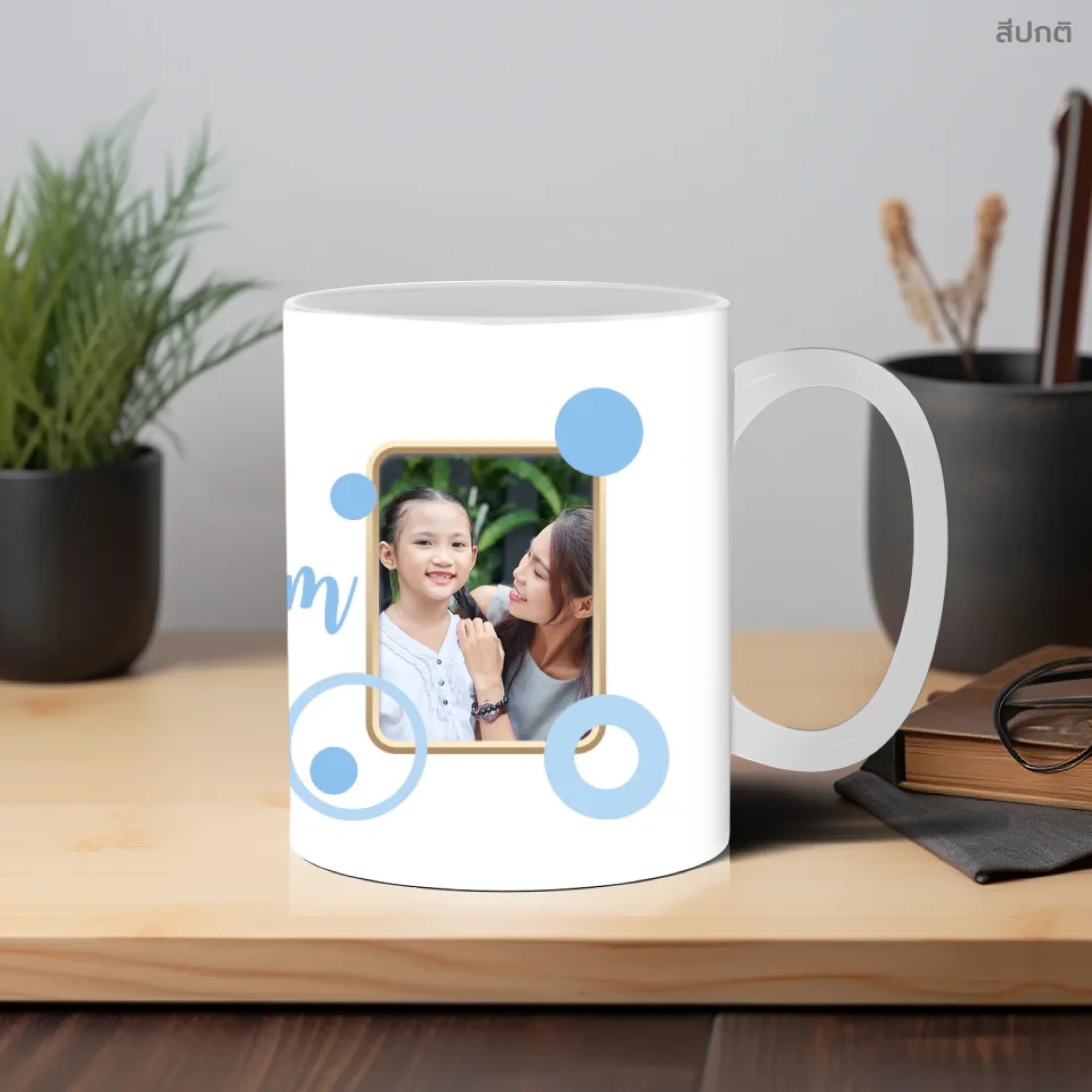 แก้วกาแฟ วางบนโต๊ะทำงาน