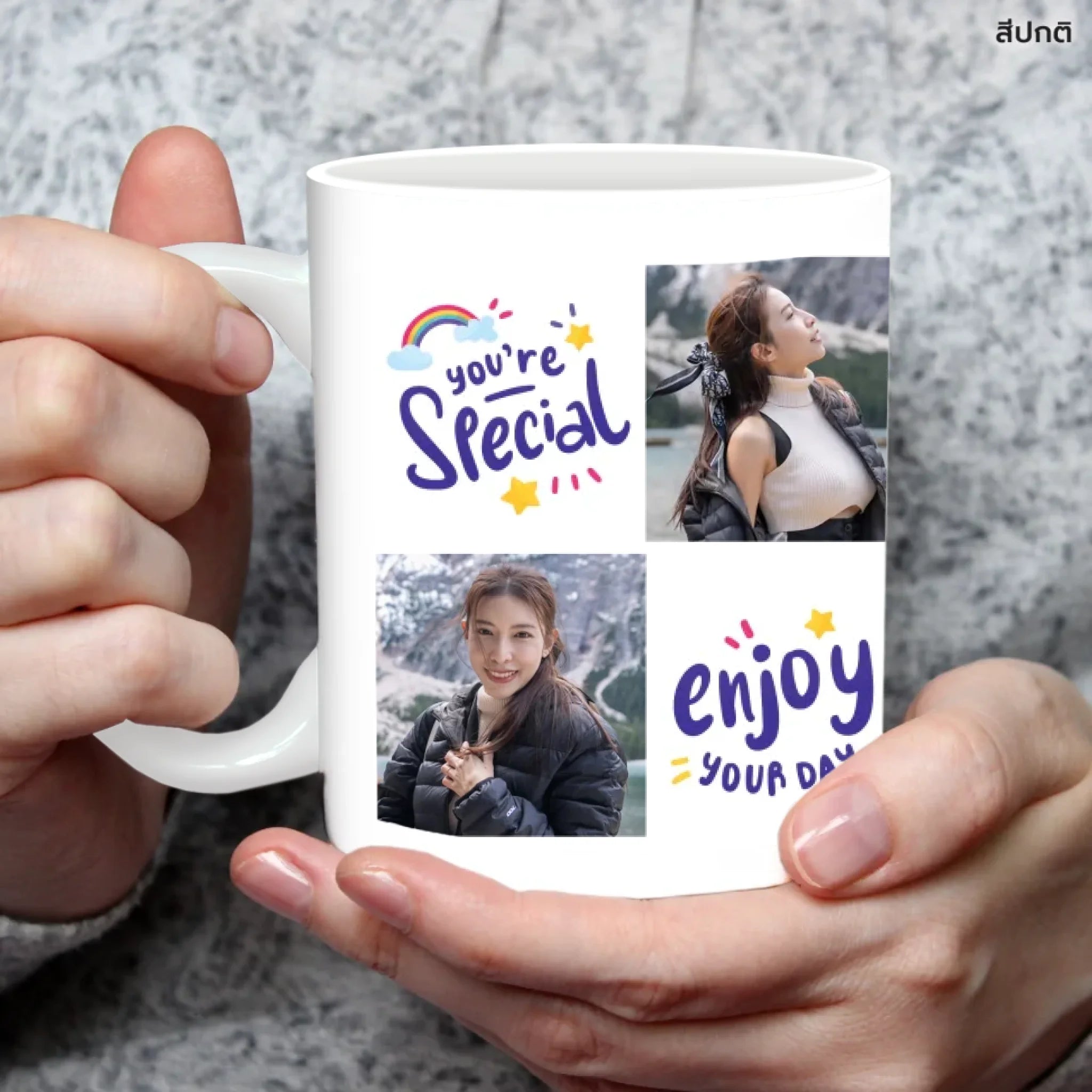 แก้วกาแฟ มีลายสกรีน ถืออยู่บนมือ