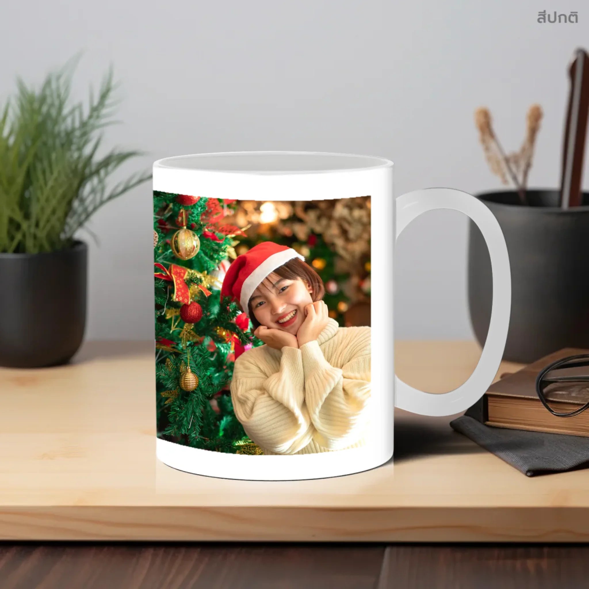 แก้วกาแฟ วางบนโต๊ะทำงาน