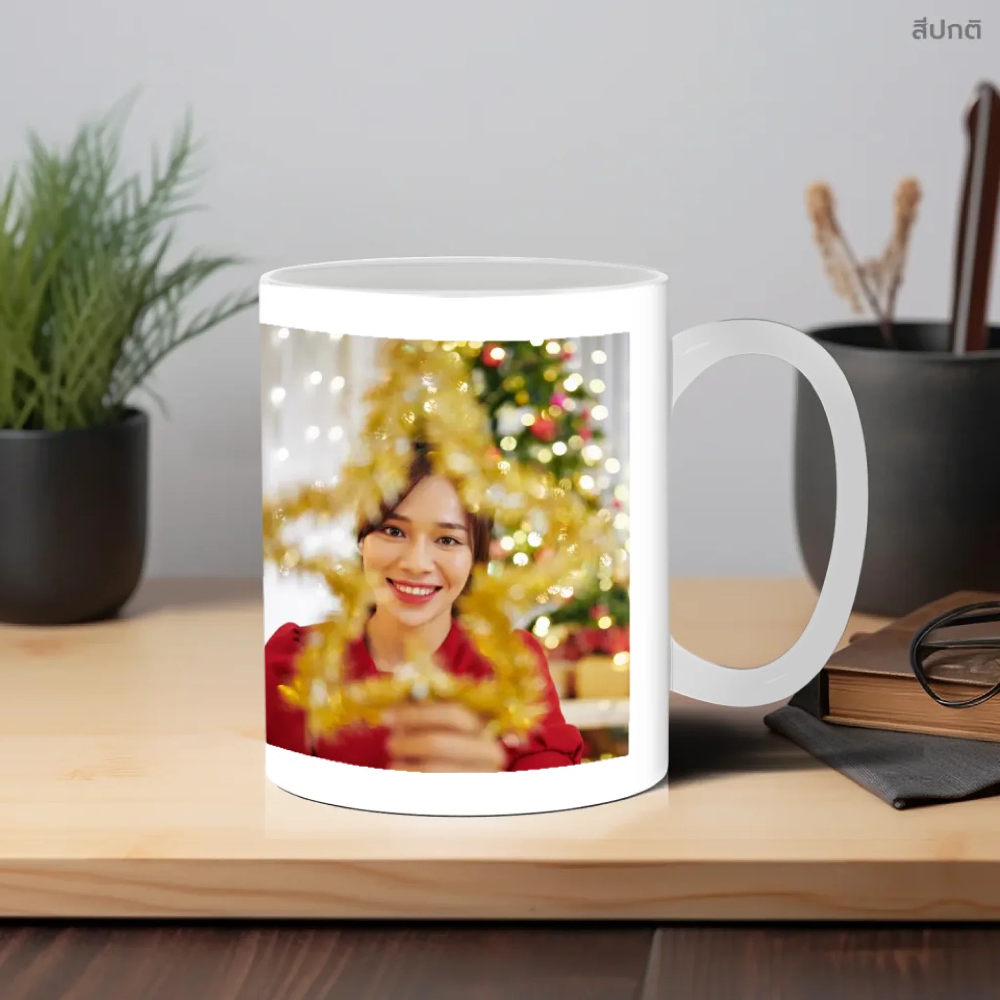 แก้วกาแฟ วางบนโต๊ะทำงาน