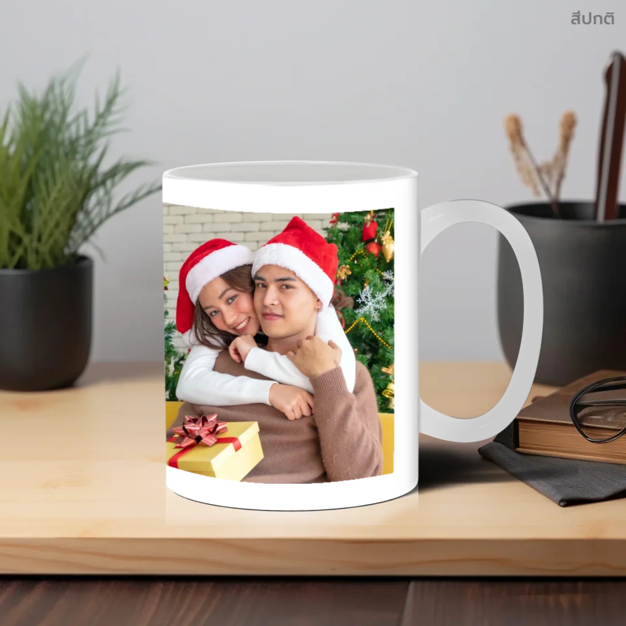 แก้วกาแฟ วางบนโต๊ะทำงาน