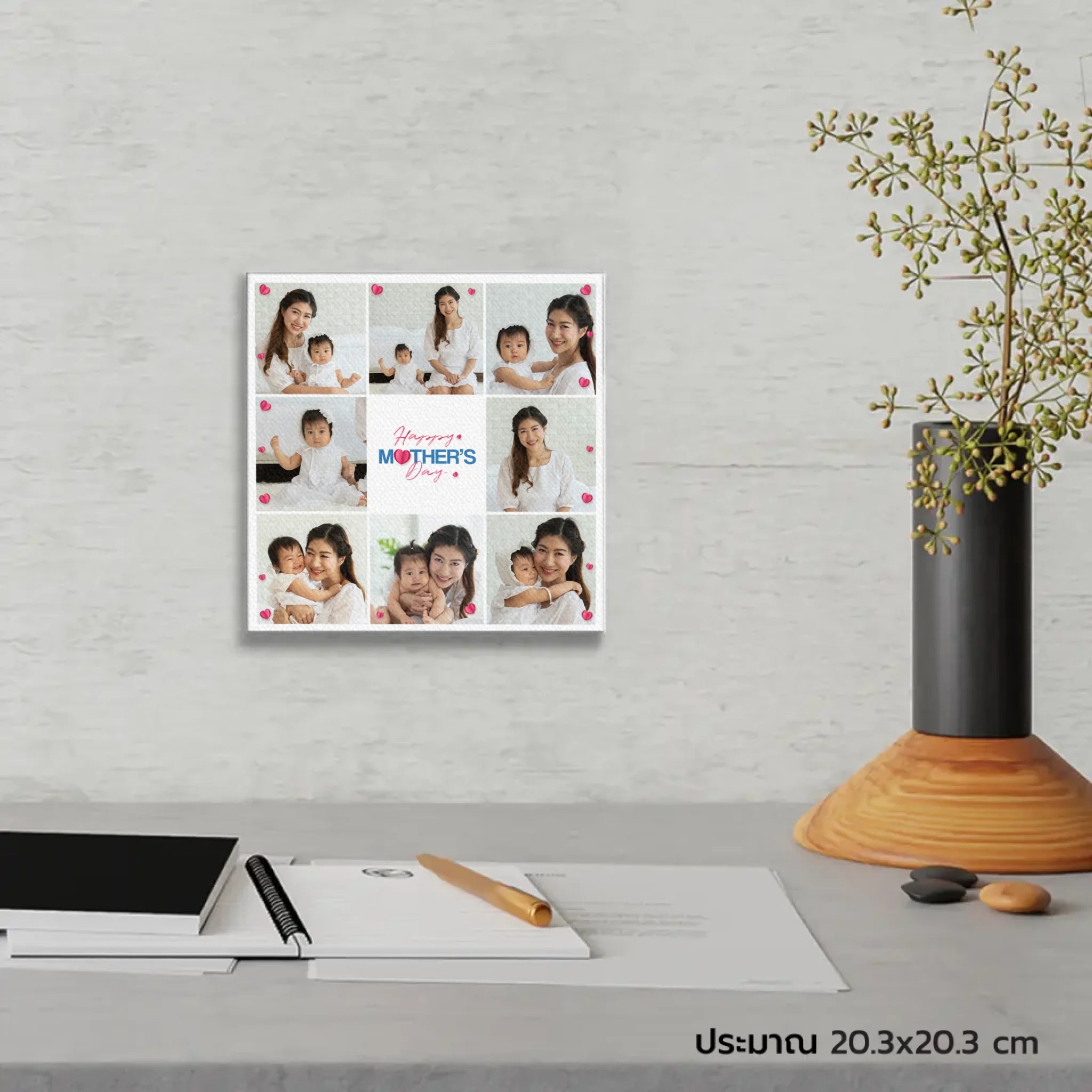 ภาพพิมพ์แคนวาส แขวนอยู่บนโต๊ะทำงาน