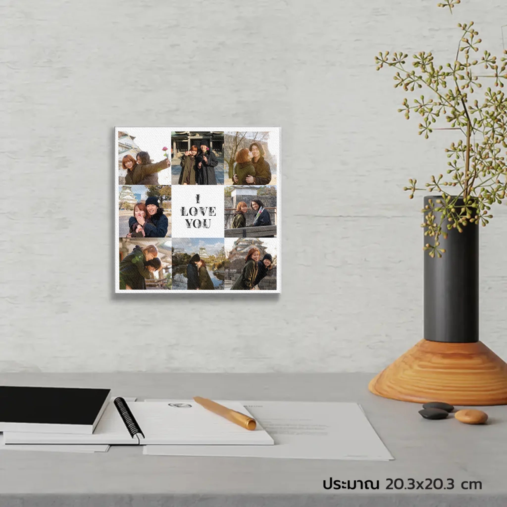 ภาพพิมพ์แคนวาส แขวนอยู่บนโต๊ะทำงาน