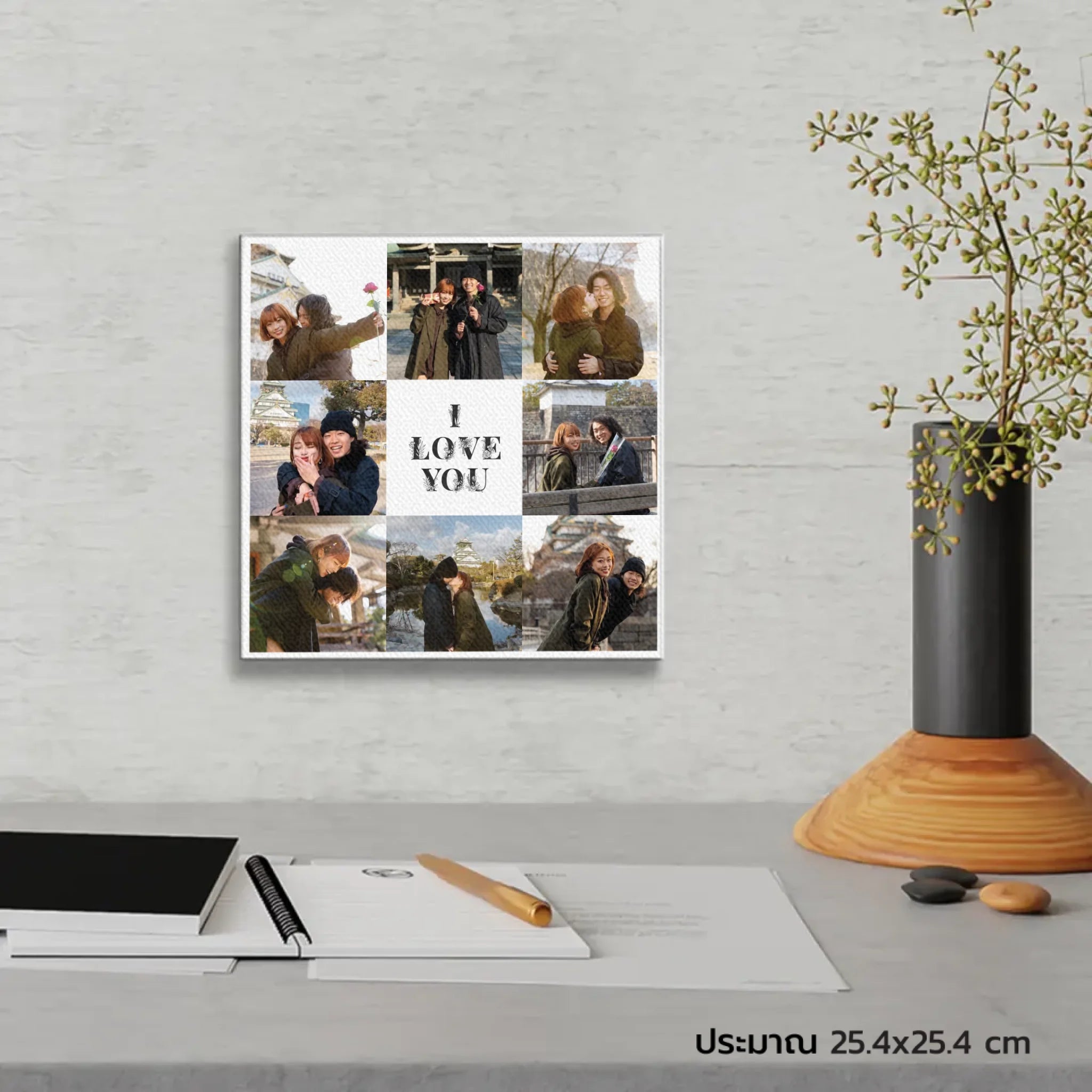 ภาพพิมพ์แคนวาส แขวนอยู่บนโต๊ะทำงาน