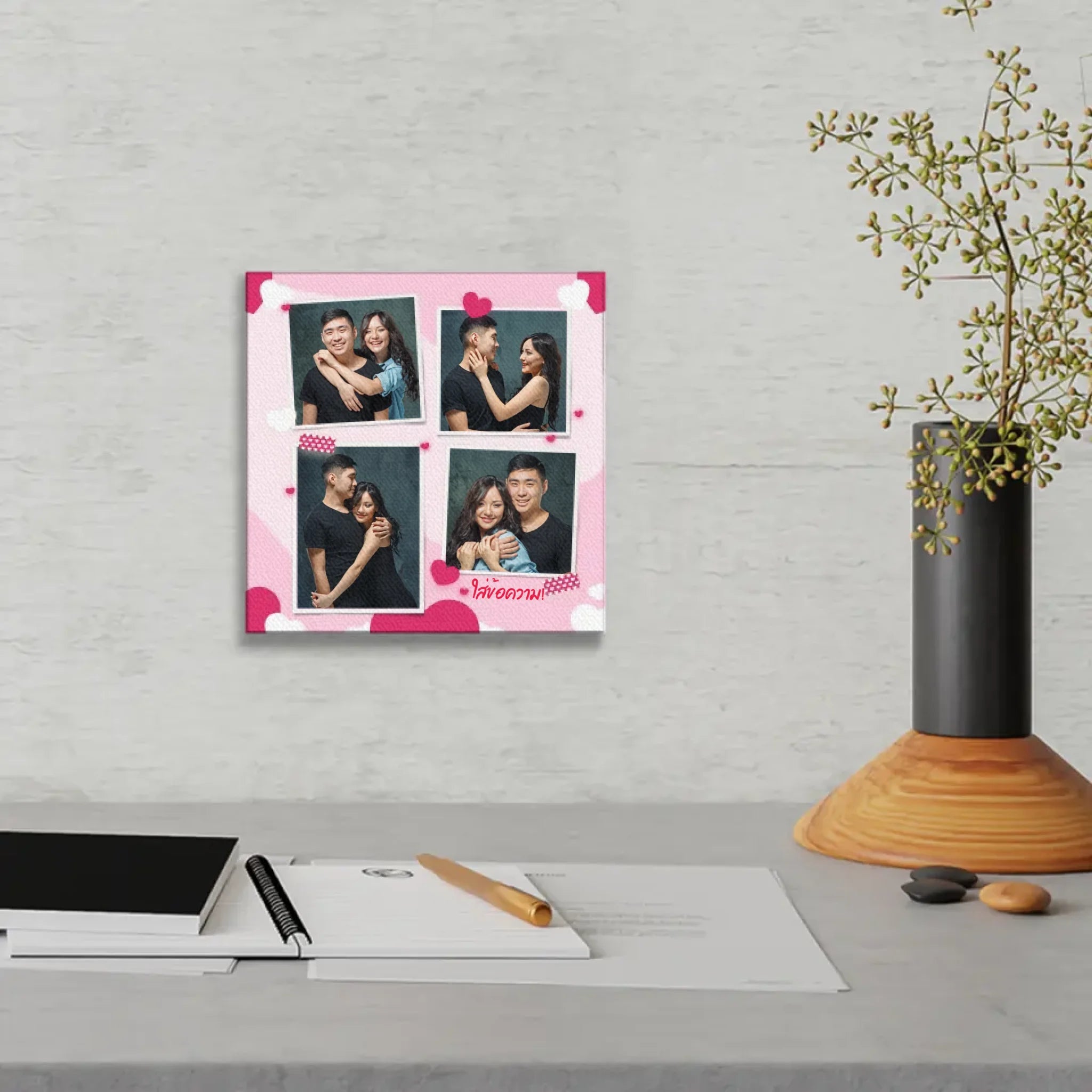 ภาพพิมพ์แคนวาส แขวนอยู่บนโต๊ะทำงาน