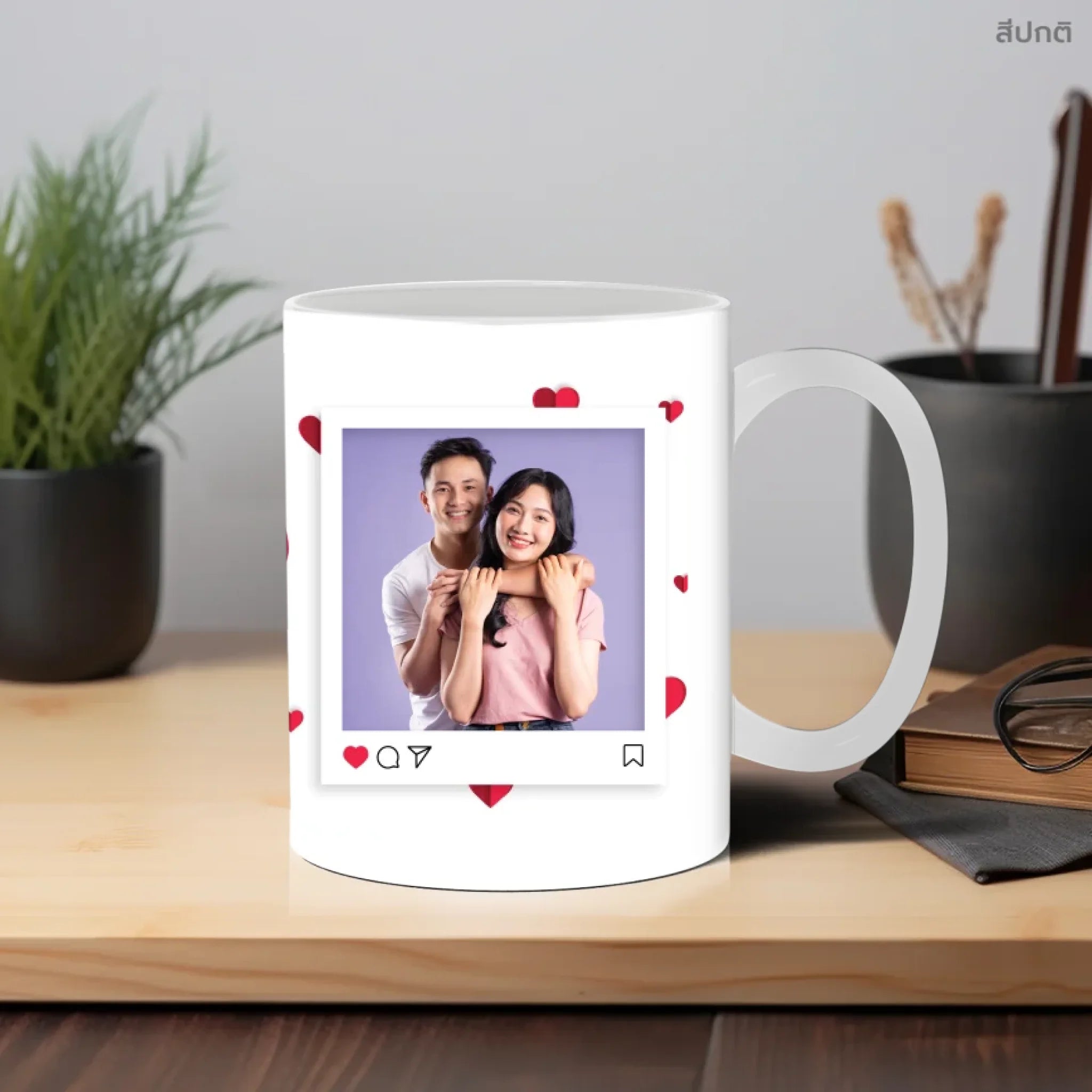 แก้วกาแฟ วางบนโต๊ะทำงาน