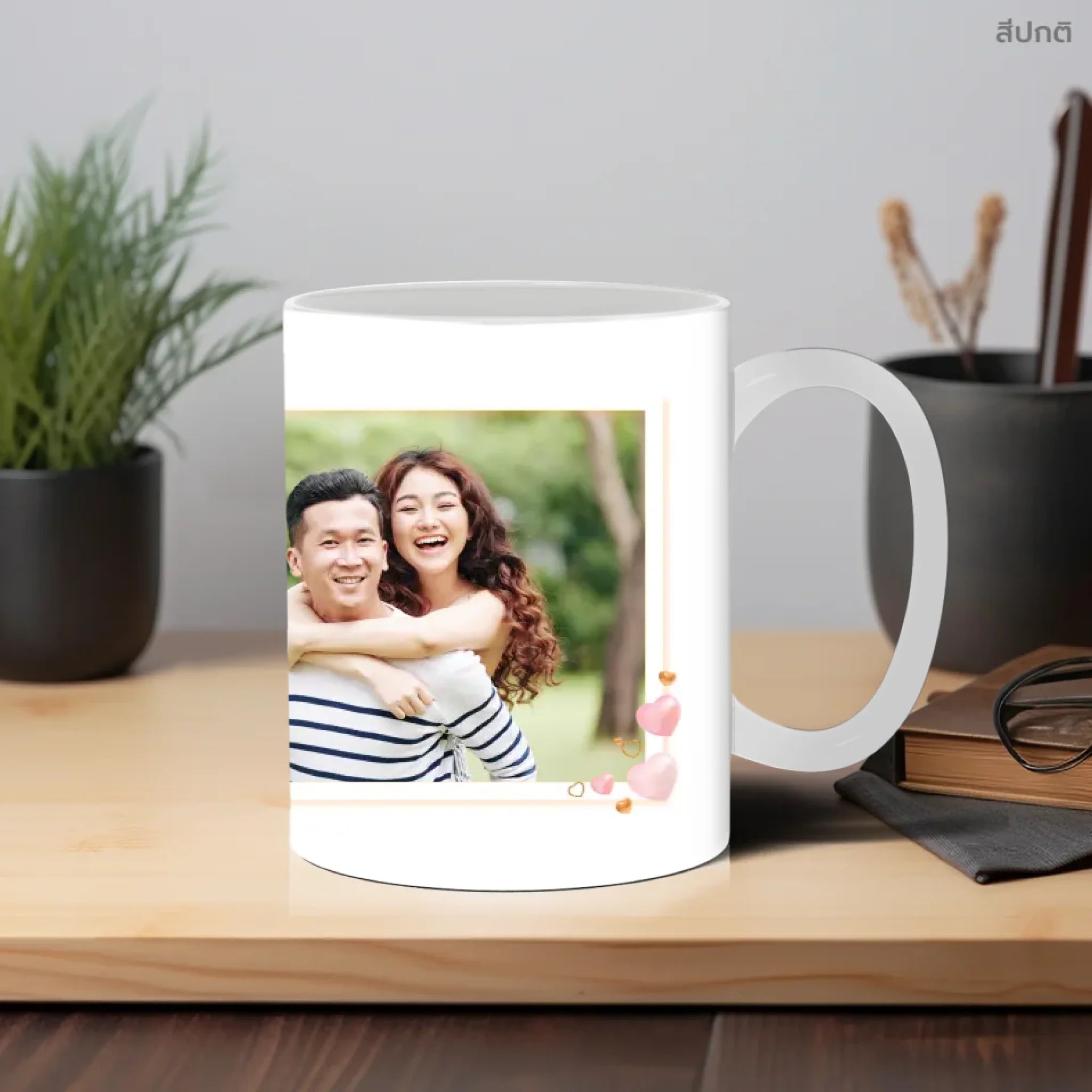 แก้วกาแฟ วางบนโต๊ะทำงาน