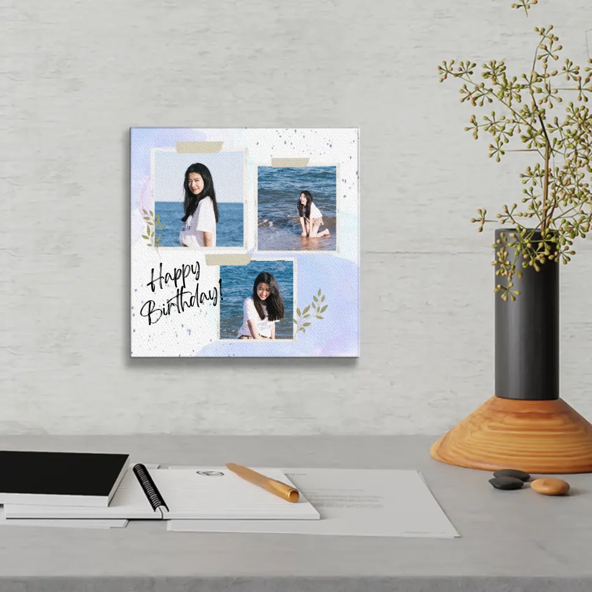 ภาพพิมพ์แคนวาส แขวนอยู่บนโต๊ะทำงาน