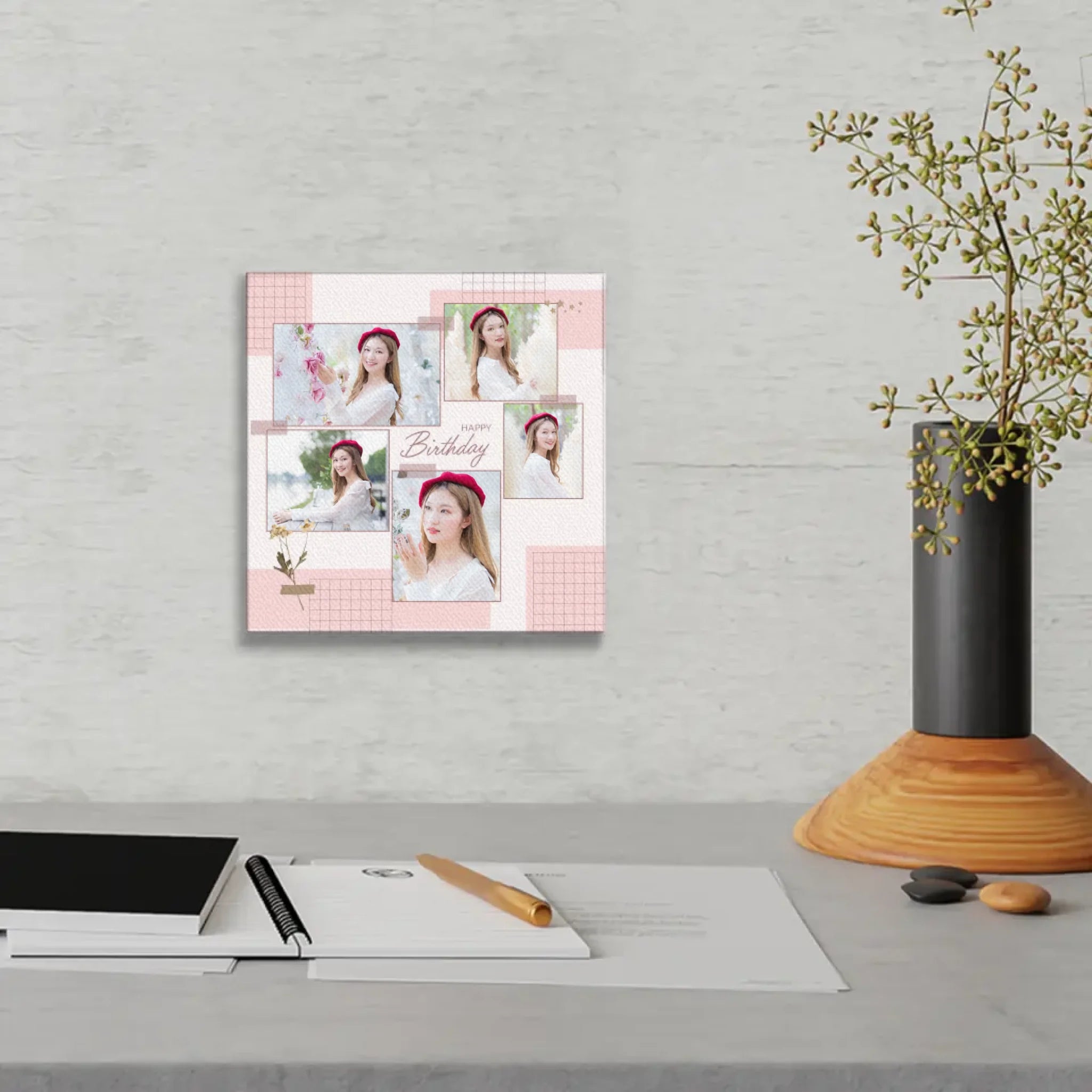 ภาพพิมพ์แคนวาส แขวนอยู่บนโต๊ะทำงาน