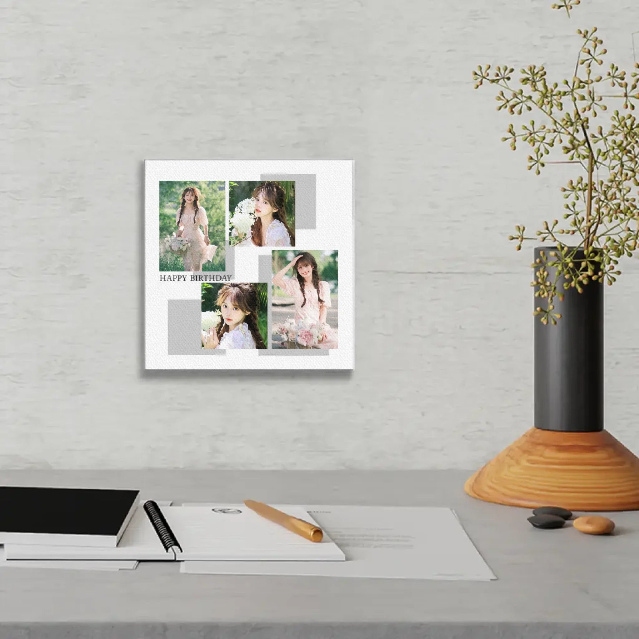 ภาพพิมพ์แคนวาส แขวนอยู่บนโต๊ะทำงาน