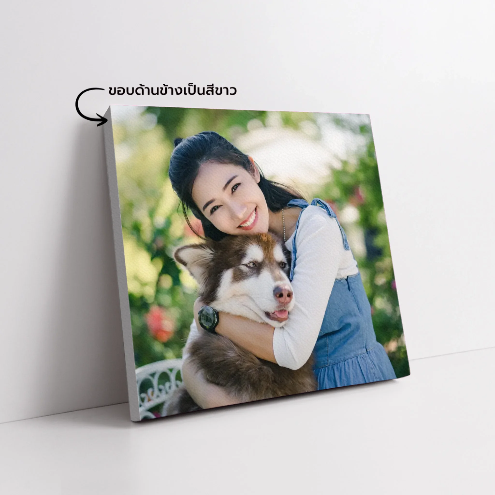 ภาพพิมพ์แคนวาส วางอยู่บนพื้นที่เป็นสีขาว