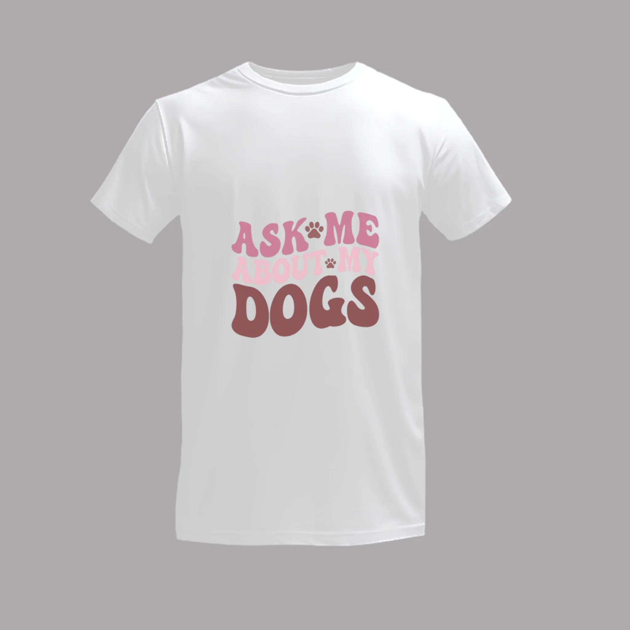 เสื้อยืดพิมพ์ลาย บนพื้นสีขาว