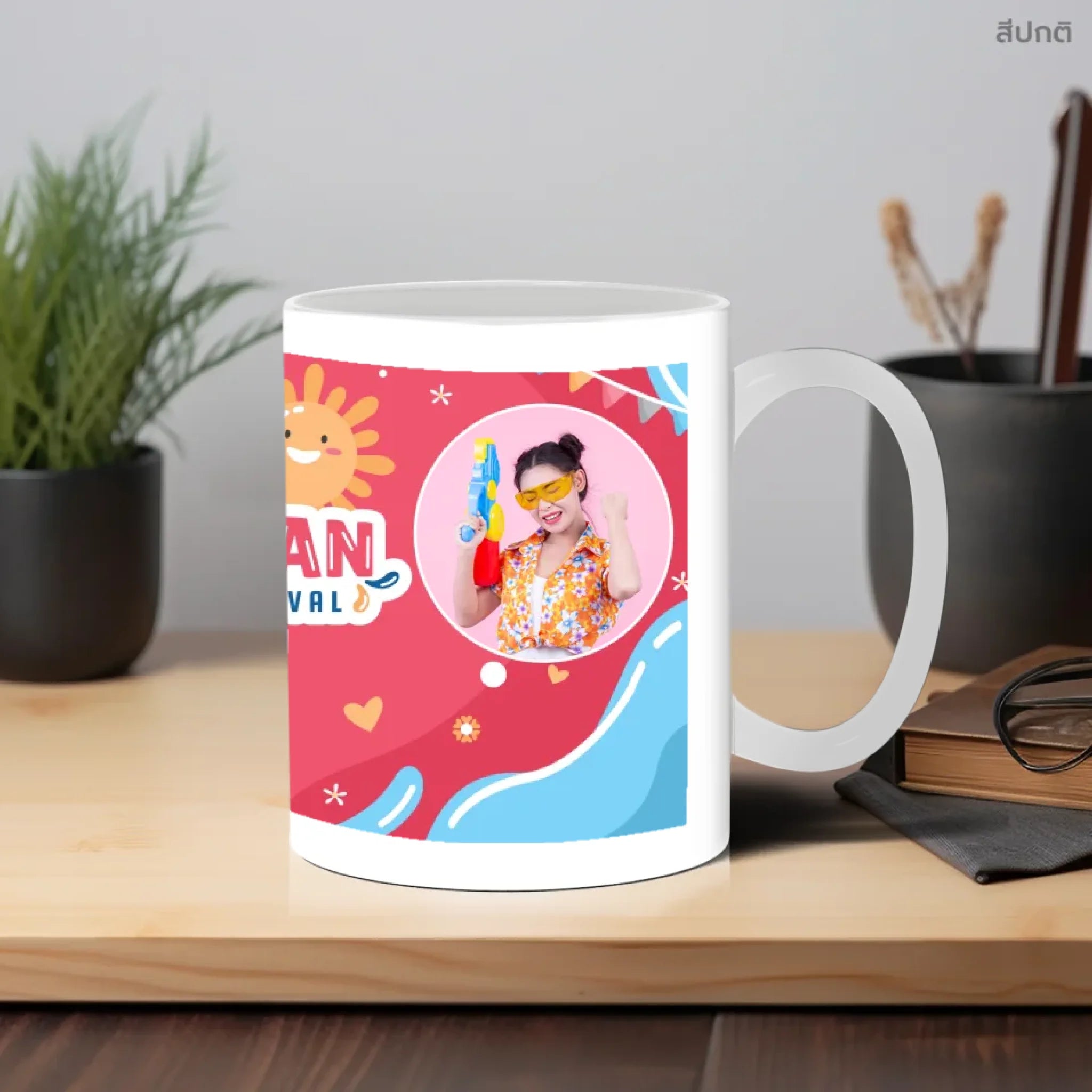 แก้วกาแฟ วางบนโต๊ะทำงาน