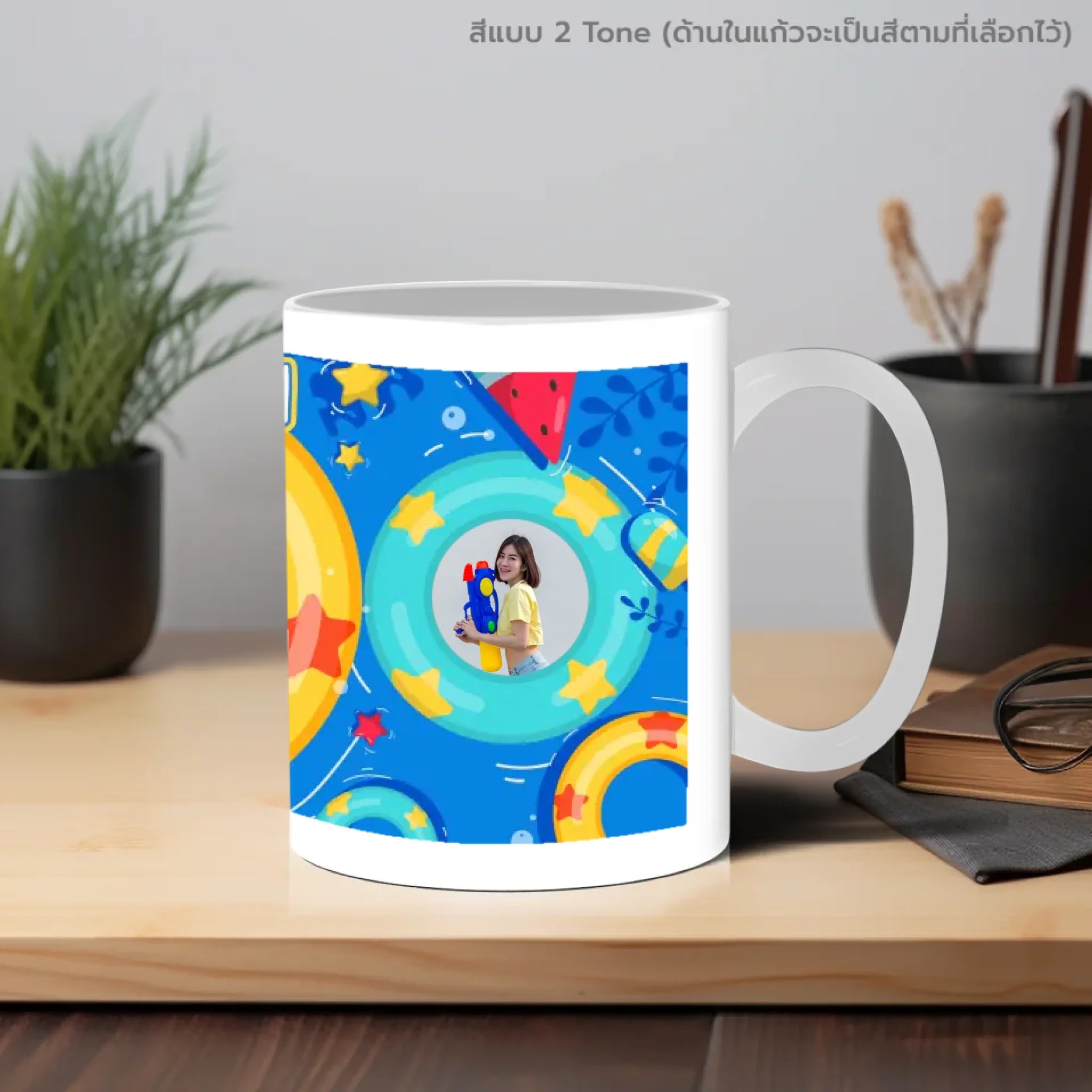 แก้วกาแฟ วางบนโต๊ะทำงาน