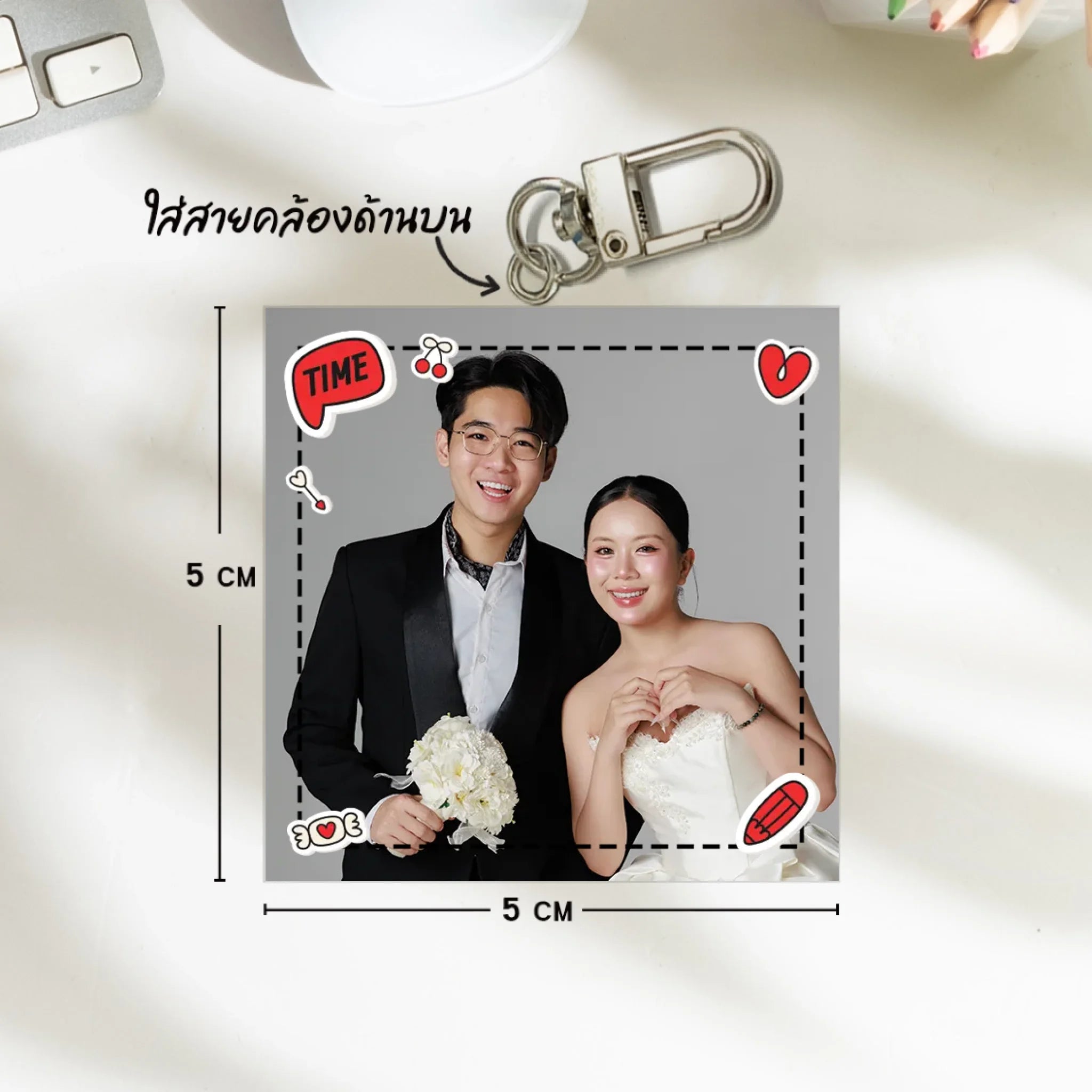 พวงกุญแจไม้ไดคัท ขนาดประมาณ 5×5 ซม.